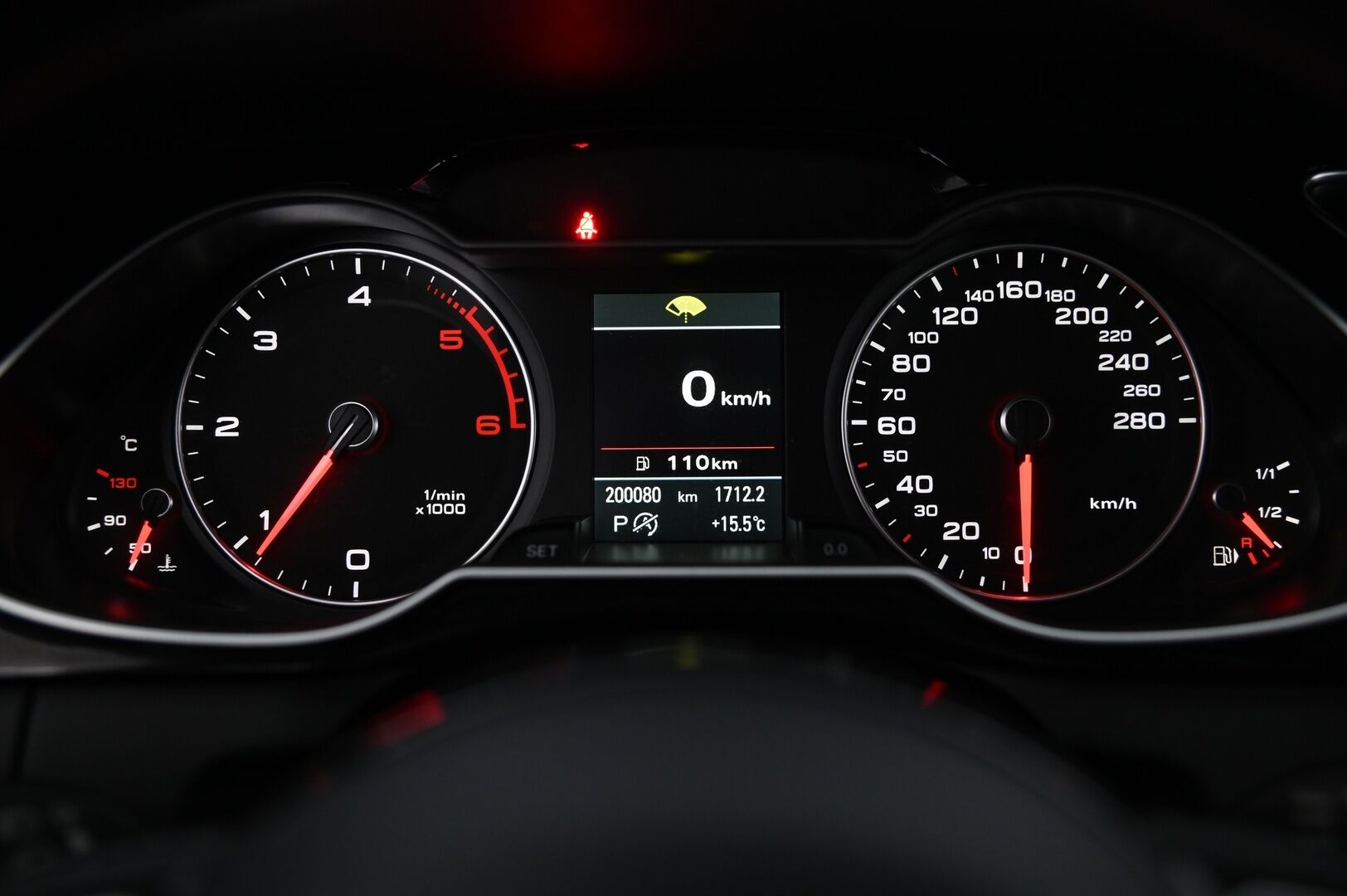 Audi A4 2015 Avant Land of quattro Edition 2,0 TDI 140 kW quattro S tronic * Webasto / Sport-penkit / Sähköluukku / Tutkat ** - Flat bottom / Urheiluistuimet / vakionopeudensäädin / Audi Sound System / Xenon - HULLUT AVAJAISHULINAT KORKOTARJOUS 3,29 %