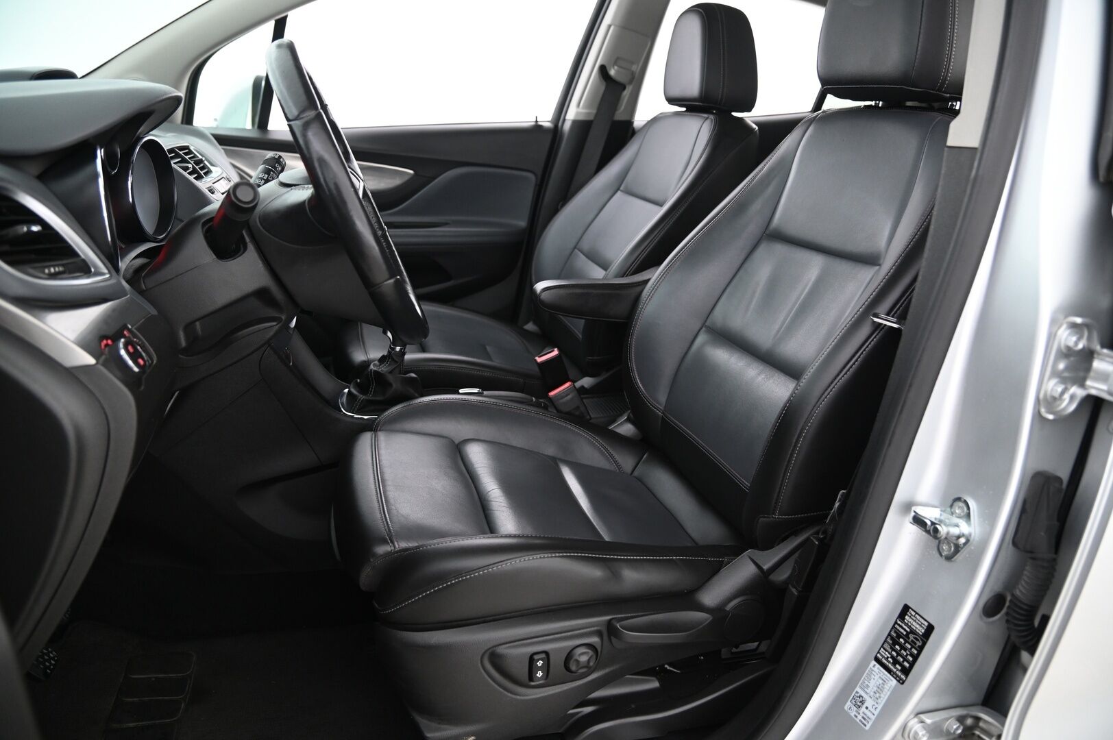 Opel Mokka 2016 5-ov Cosmo 1,4 Turbo Start/Stop 4x4 103kW MT6 *Webasto / Vetokoukku / Nahkasisusta / P.kamera* - *2x alumiinivanteet / Vakkari / Ratinlämmitin*
