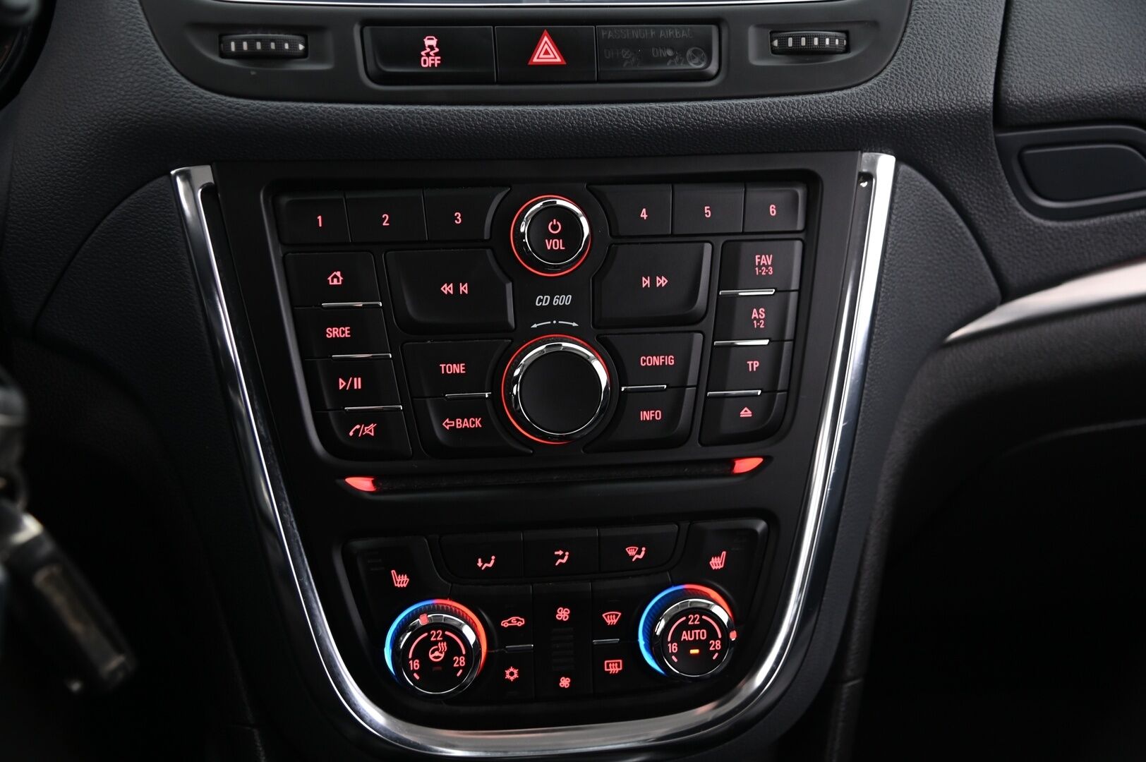 Opel Mokka 2016 5-ov Cosmo 1,4 Turbo Start/Stop 4x4 103kW MT6 *Webasto / Vetokoukku / Nahkasisusta / P.kamera* - *2x alumiinivanteet / Vakkari / Ratinlämmitin*