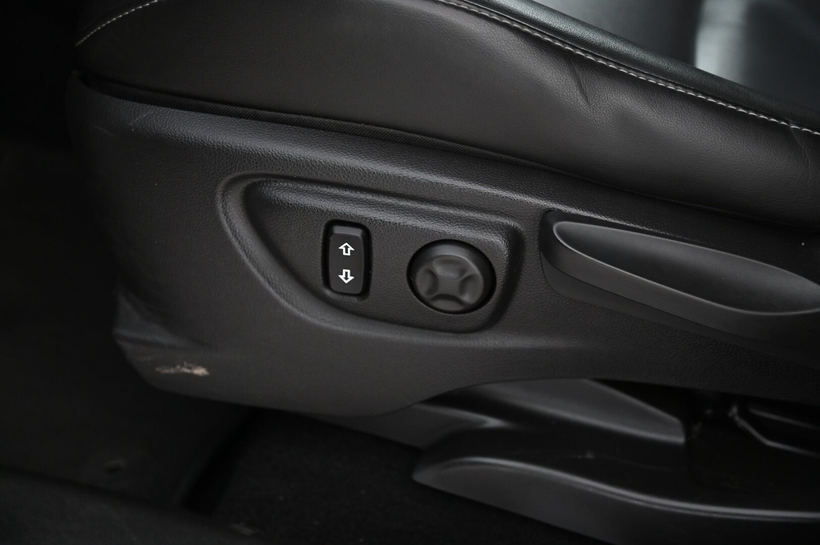 Opel Mokka 2016 5-ov Cosmo 1,4 Turbo Start/Stop 4x4 103kW MT6 *Webasto / Vetokoukku / Nahkasisusta / P.kamera* - *2x alumiinivanteet / Vakkari / Ratinlämmitin*