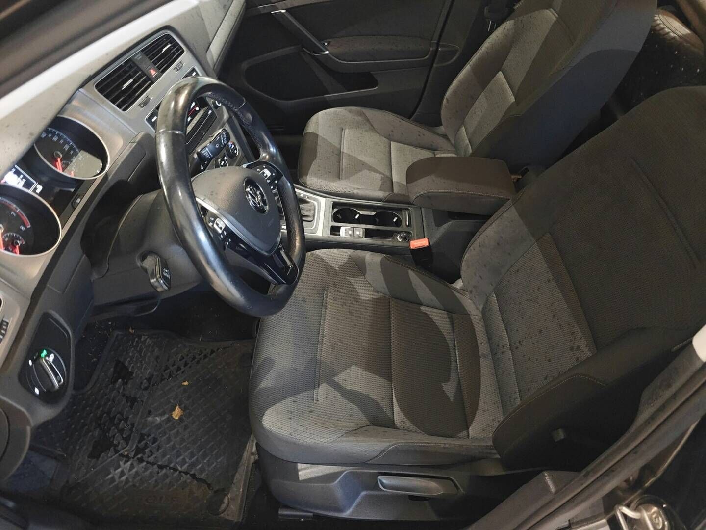 Volkswagen Golf 2015 Comfortline 1,0 TSI 85 kW BLUEMOTION DSG - | Ilmastointi | Vakkari | Bluetooth | Lohko+ sisätilanlämmitin |