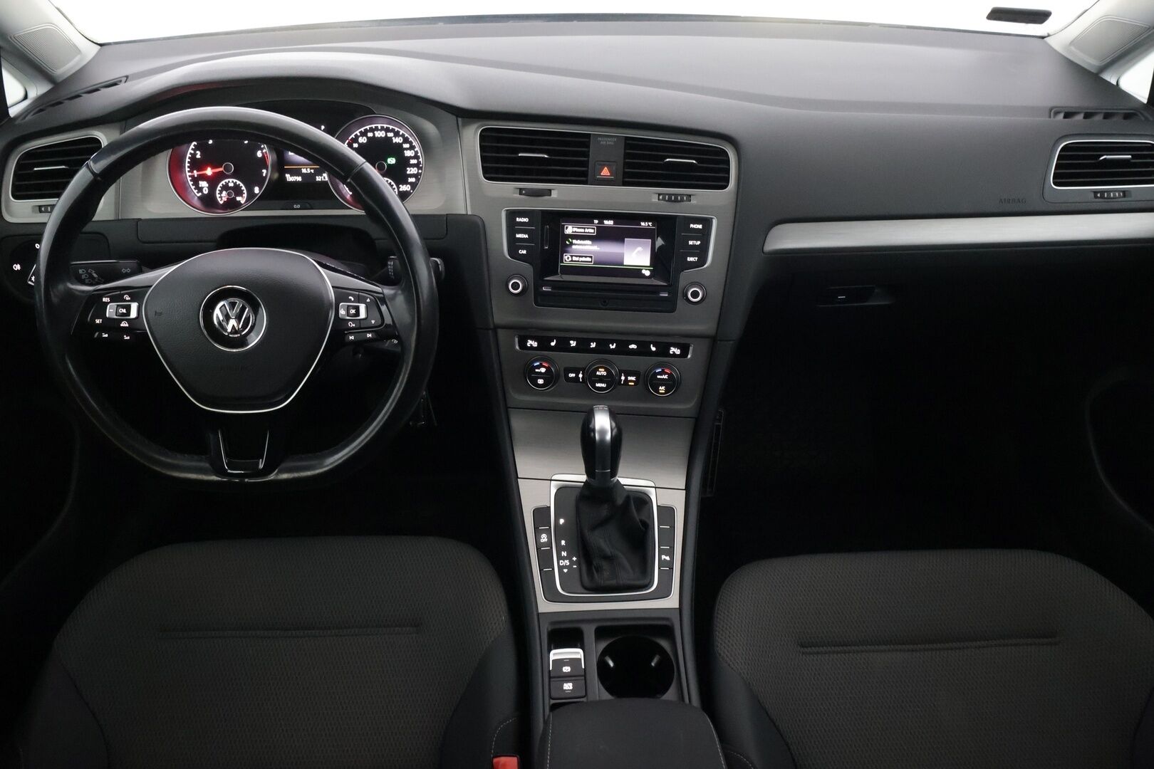 Volkswagen Golf 2016 Comfortline 1,0 TSI 85 kW (115 hv) Bluemotion DSG-automaatti - | Ilmastointi | Vakkari | Bluetooth | Lohko+ sisätilanlämmitin | - KORKO VAIN 3,99 %