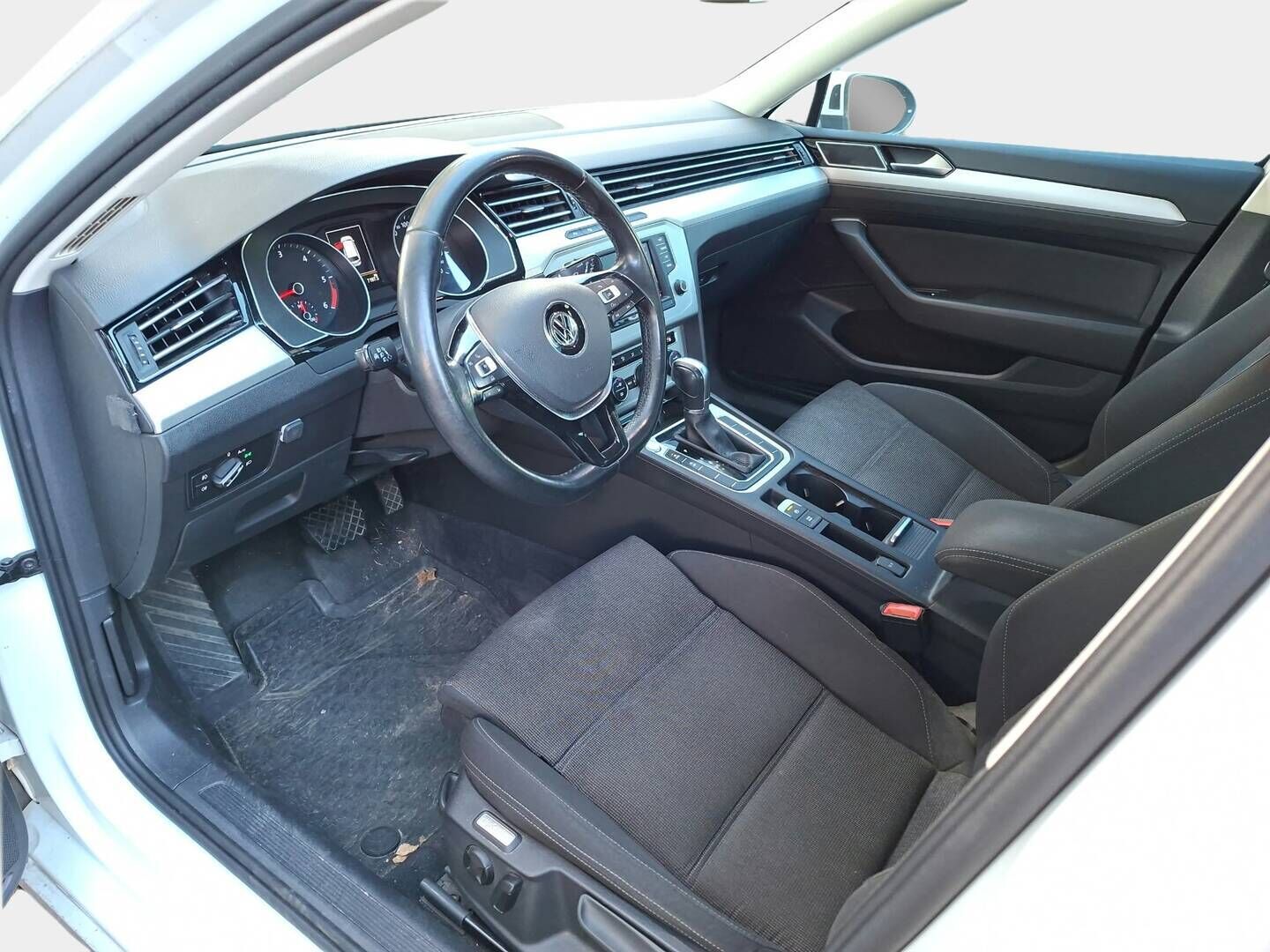 Volkswagen Passat 2015 Variant Comfortline 2,0 TDI 110 kW (150 hv) DSG-automaatti - | Adapt.vakkari | Pa-lämmitin | Suomi-auto | Koukku | Led | Navigointi | Peruutuskamera | Kaistavahti |  Keyless access | Kaukovaloavustin |