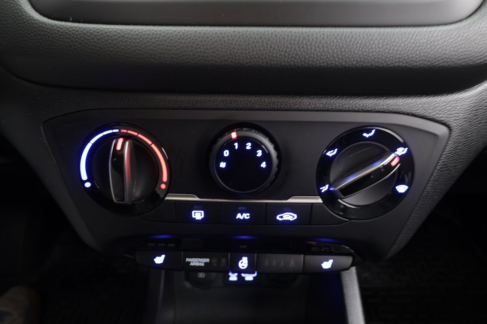 Hyundai i20 Active Cross 2019 1,0 T-GDI 100 hv 7-DCT W Comfort * Suomi-auto / Vakkari / P.kamera / Ratinlämmitin / 2xRenkaat * - Merkkihuollettu