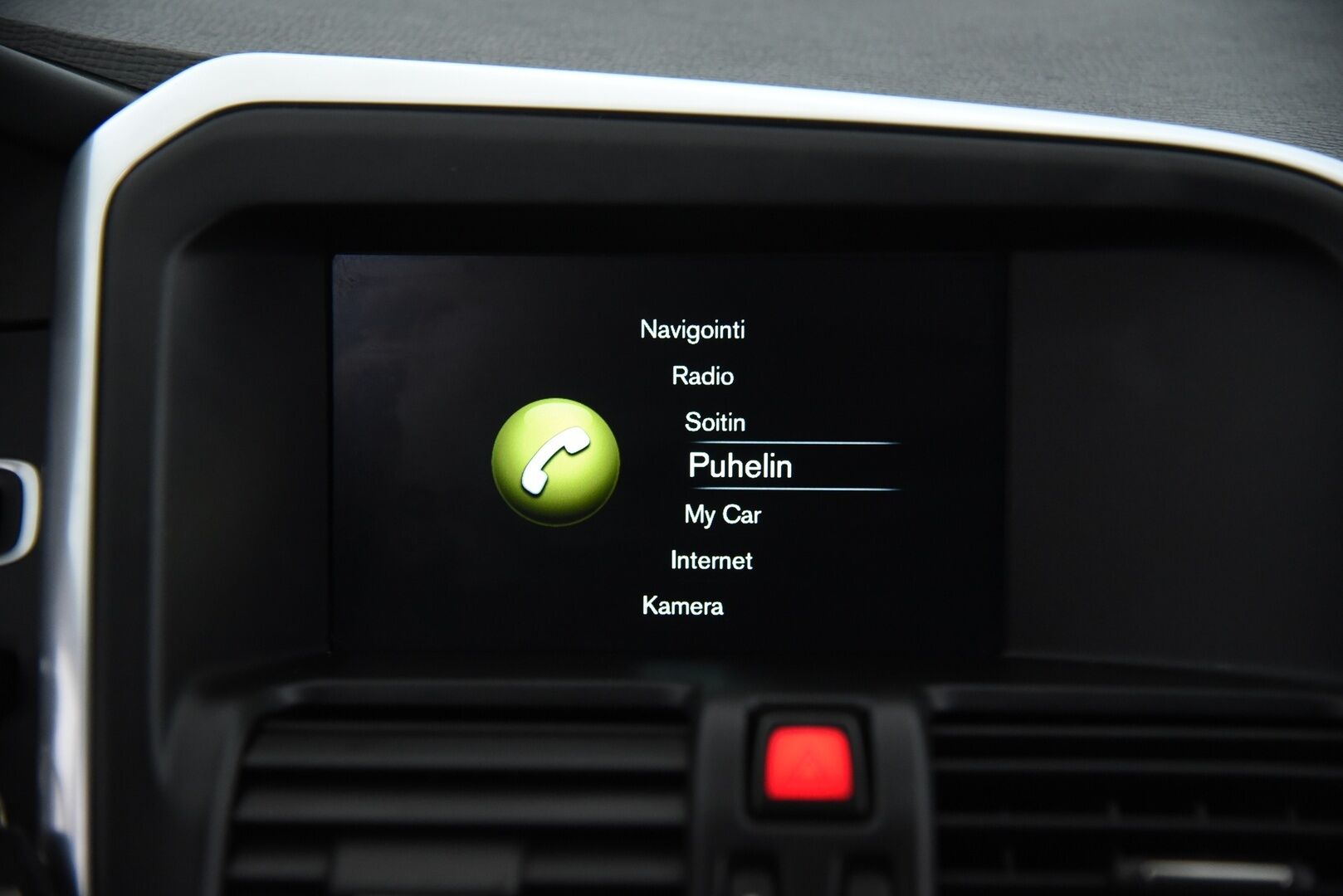 Volvo XC60 2015 D3 Summum / Panorama / Lohkolämmitin / Nahkasisusta / Muistipenkki - 2x alumiinivanteet / Hyvillä renkailla!