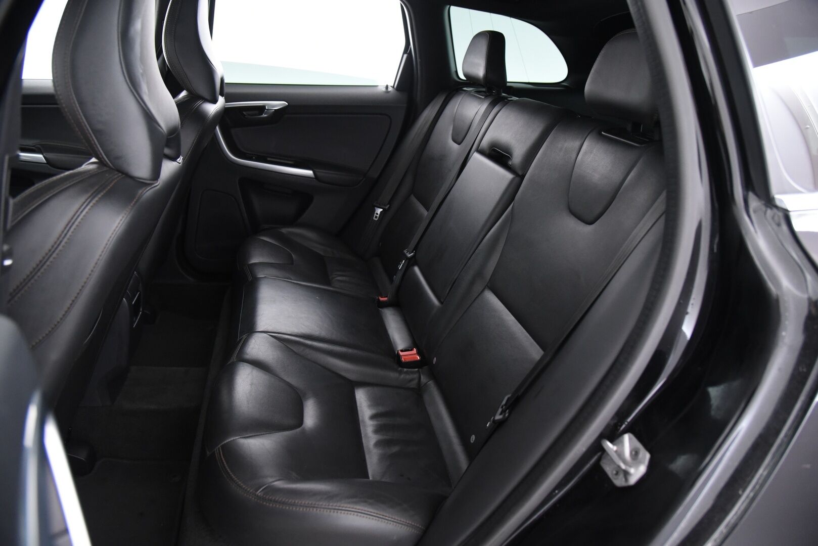 Volvo XC60 2016 D3 Summum / Panorama / Lohkolämmitin / Nahkasisusta / Muistipenkki - 2x alumiinivanteet / Hyvillä renkailla!