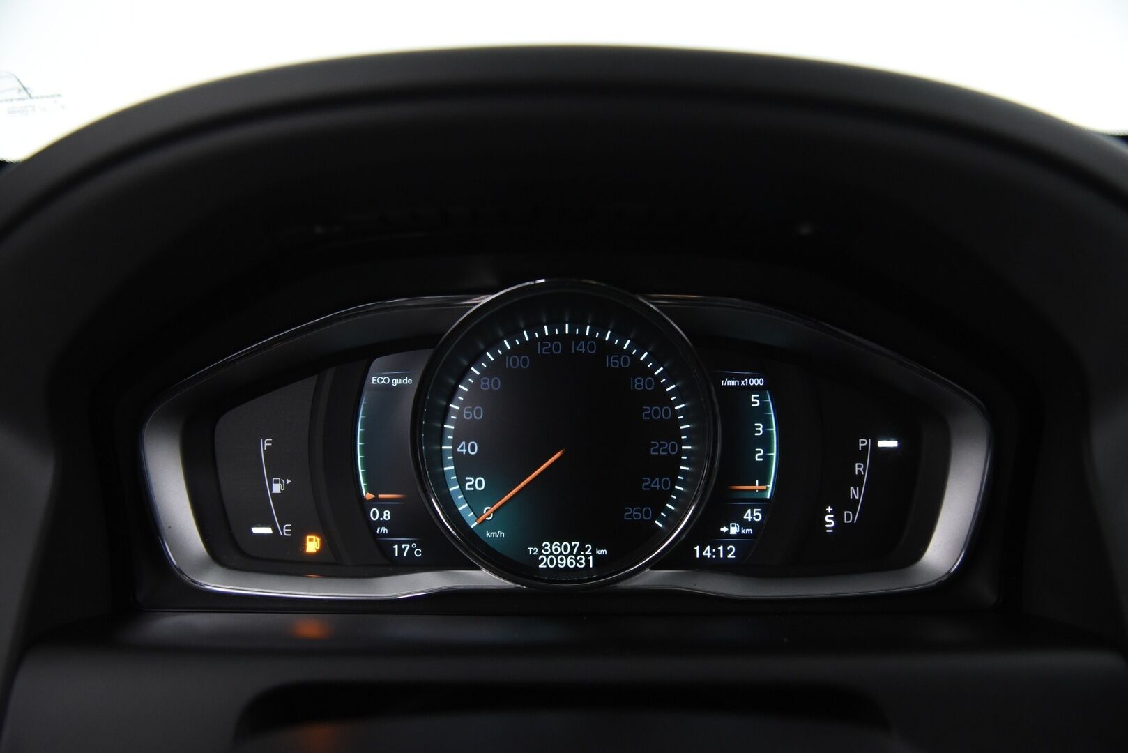 Volvo XC60 2015 D3 Summum / Panorama / Lohkolämmitin / Nahkasisusta / Muistipenkki - 2x alumiinivanteet / Hyvillä renkailla!