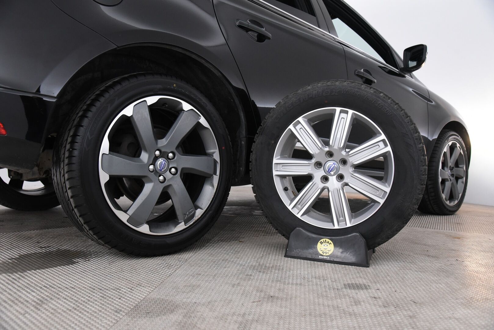 Volvo XC60 2016 D3 Summum / Panorama / Lohkolämmitin / Nahkasisusta / Muistipenkki - 2x alumiinivanteet / Hyvillä renkailla!