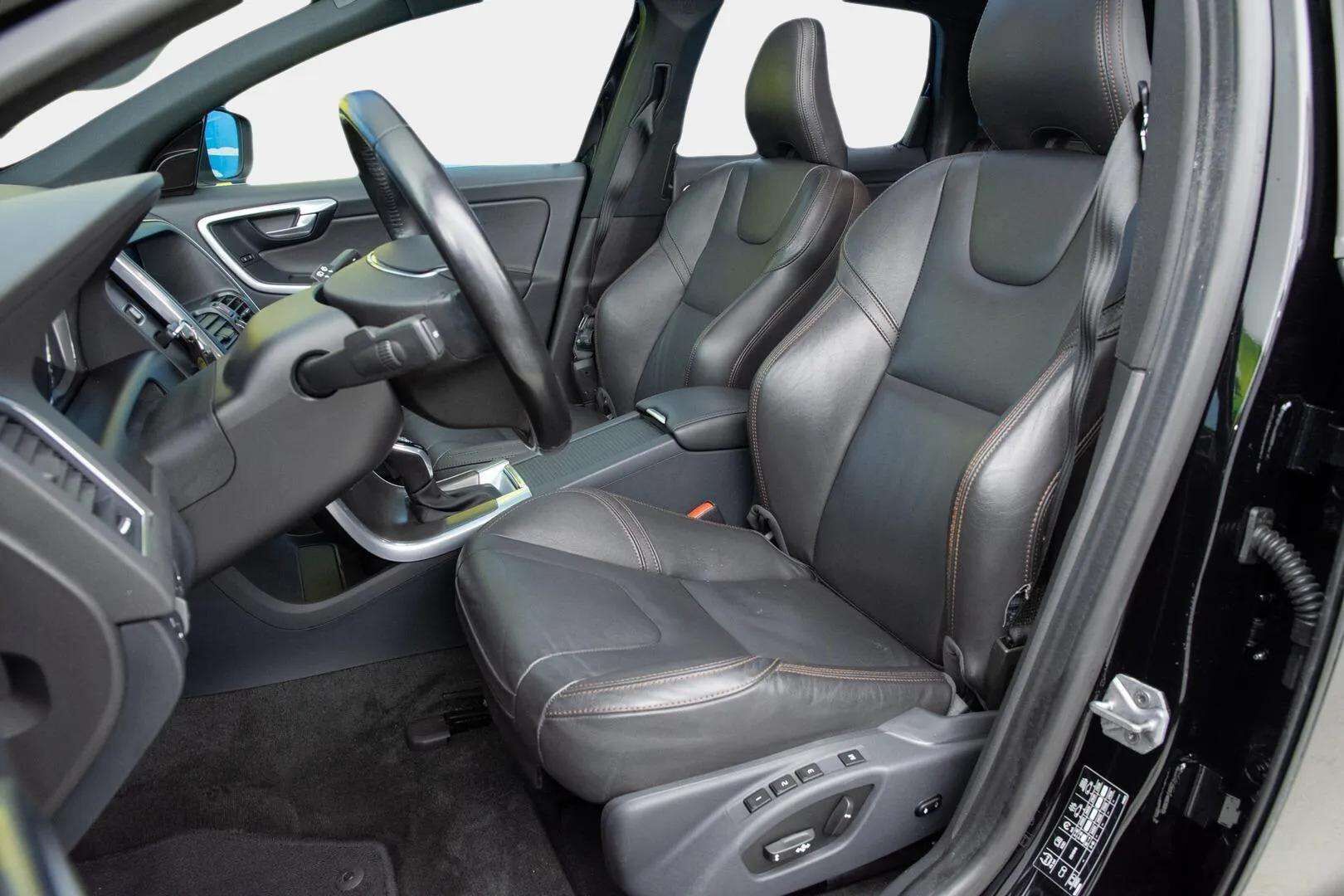 Volvo XC60 2015 D3 Summum / Panorama / Lohkolämmitin / Nahkasisusta / Muistipenkki - Tulossa myyntiin!