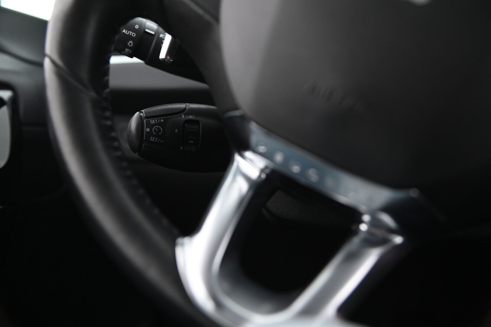Peugeot 208 2017 Style VTi - Erikoisväri! | Vakkari | BT | Suomi-auto | 2x Renkaat&alumiinivanteet