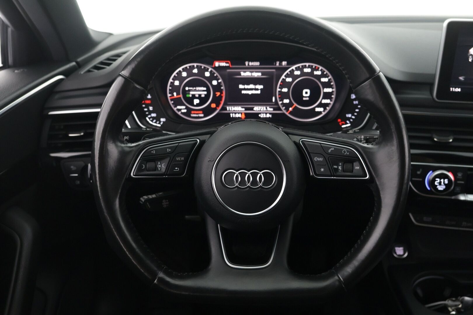 Audi A4 2017 Avant Land of quattro Edition 2,0 TFSI 185 kW quattro S tronic - Suomi-auto / S-Line / Digimittaristo / Webasto / Navi / LED