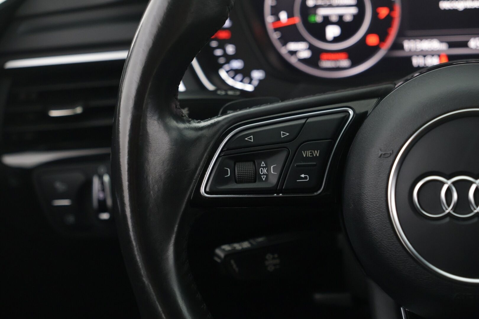 Audi A4 2017 Avant Land of quattro Edition 2,0 TFSI 185 kW quattro S tronic - Suomi-auto / S-Line / Digimittaristo / Webasto / Navi / LED