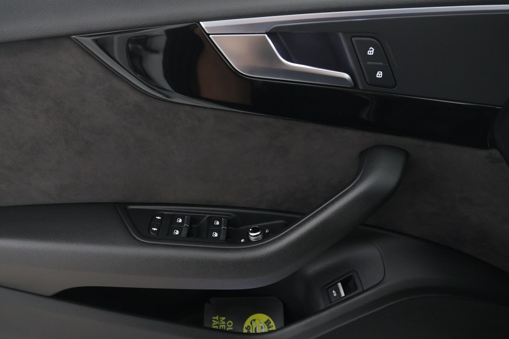 Audi A4 2017 Avant Land of quattro Edition 2,0 TFSI 185 kW quattro S tronic - Suomi-auto / S-Line / Digimittaristo / Webasto / Navi / LED