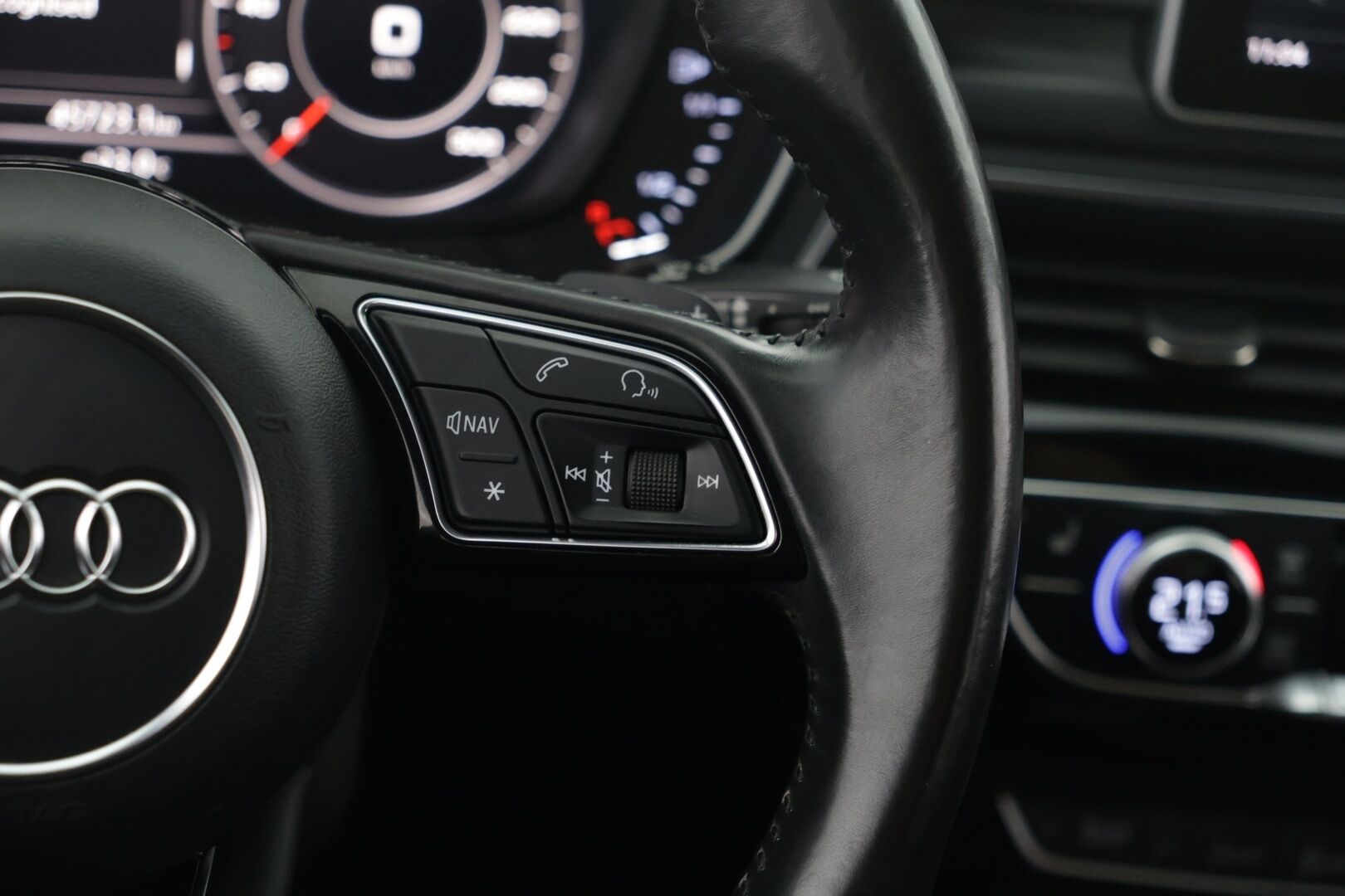 Audi A4 2017 Avant Land of quattro Edition 2,0 TFSI 185 kW quattro S tronic - Suomi-auto / S-Line / Digimittaristo / Webasto / Navi / LED
