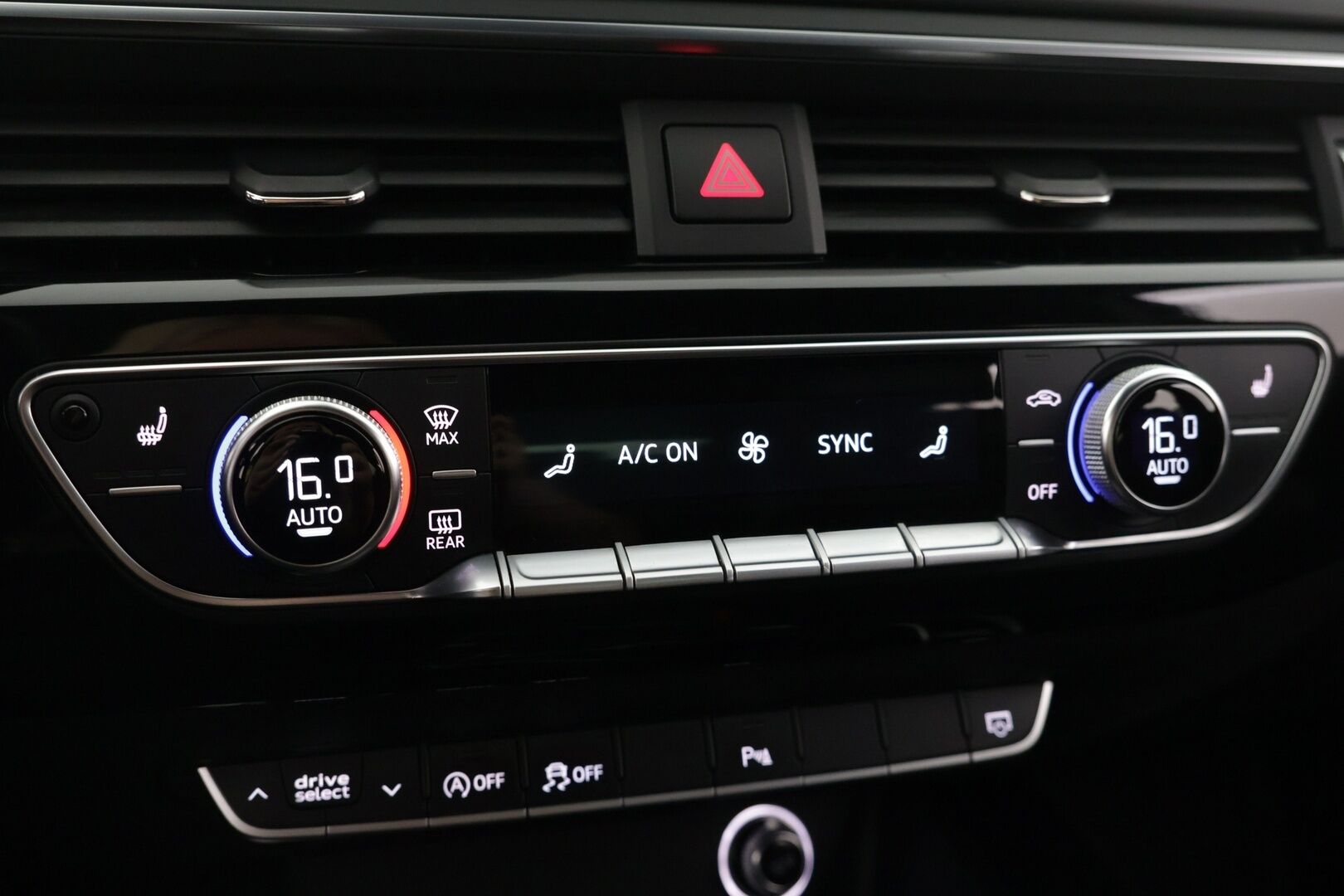 Audi A4 2017 Avant Land of quattro Edition 2,0 TFSI 185 kW quattro S tronic - Suomi-auto / S-Line / Digimittaristo / Webasto / Navi / LED