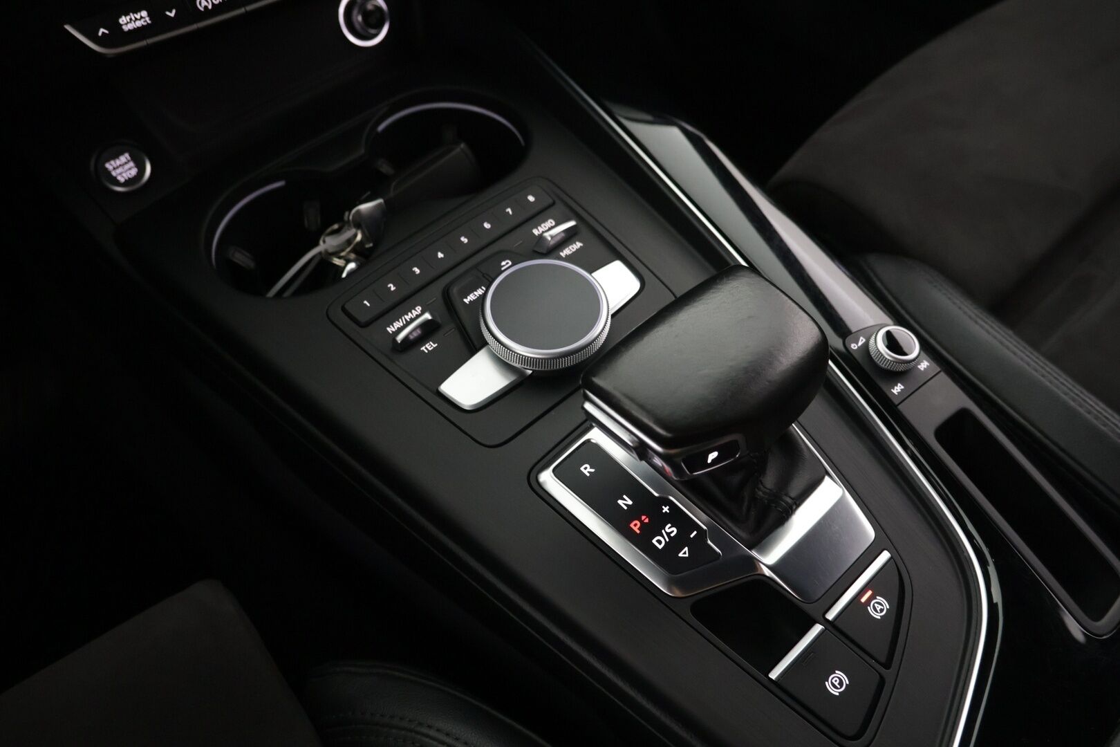 Audi A4 2017 Avant Land of quattro Edition 2,0 TFSI 185 kW quattro S tronic - Suomi-auto / S-Line / Digimittaristo / Webasto / Navi / LED