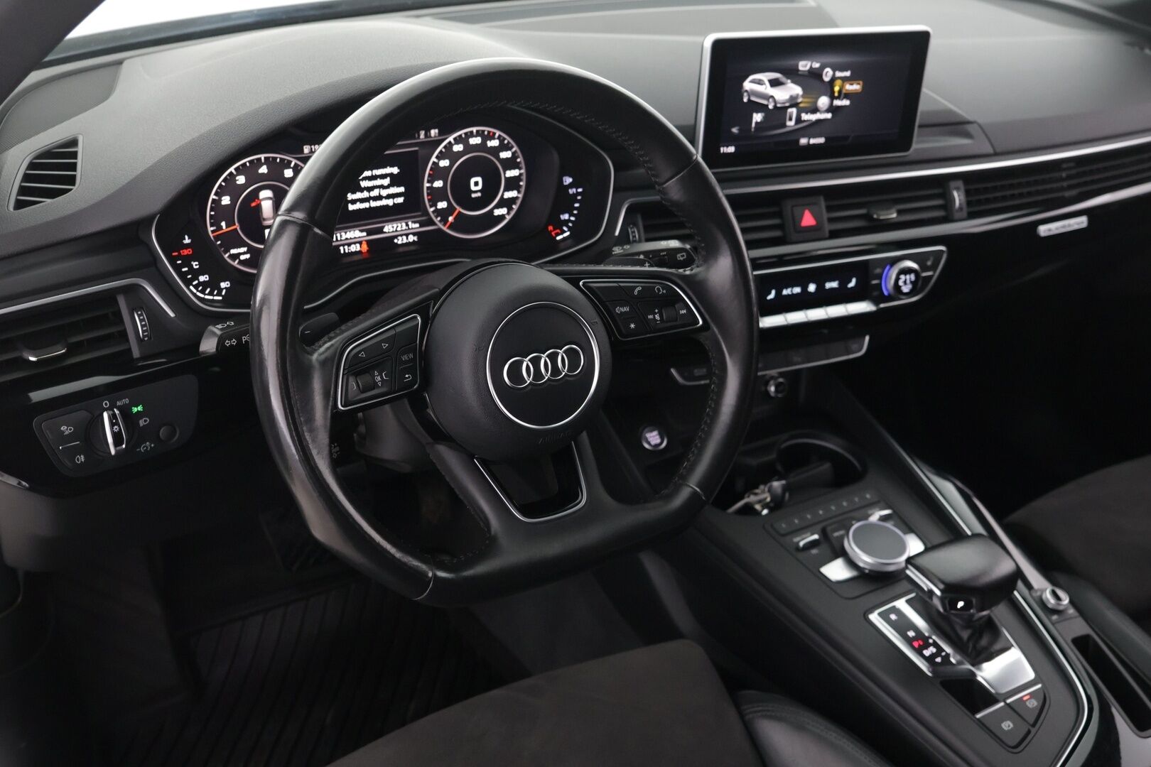 Audi A4 2017 Avant Land of quattro Edition 2,0 TFSI 185 kW quattro S tronic - Suomi-auto / S-Line / Digimittaristo / Webasto / Navi / LED