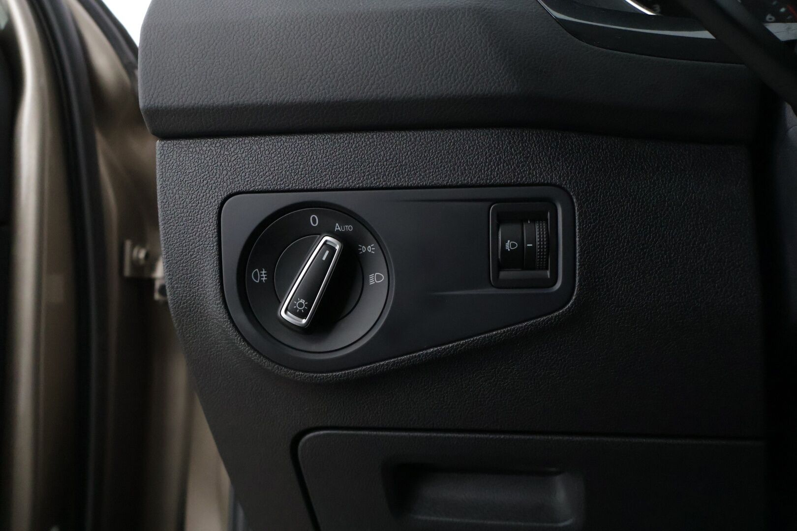 Volkswagen Tiguan 2017 Trendline 1,4 TSI 92 kW (125 hv)* Webasto / Tutkat eteen ja taakse / Apple&Android carplay / Kaistavahti * - *Jakohihna vaihdettu 8/23 / 2.om Suomi-auto / Merkkiliikkeen huoltohistoria / Juuri katsastettu *