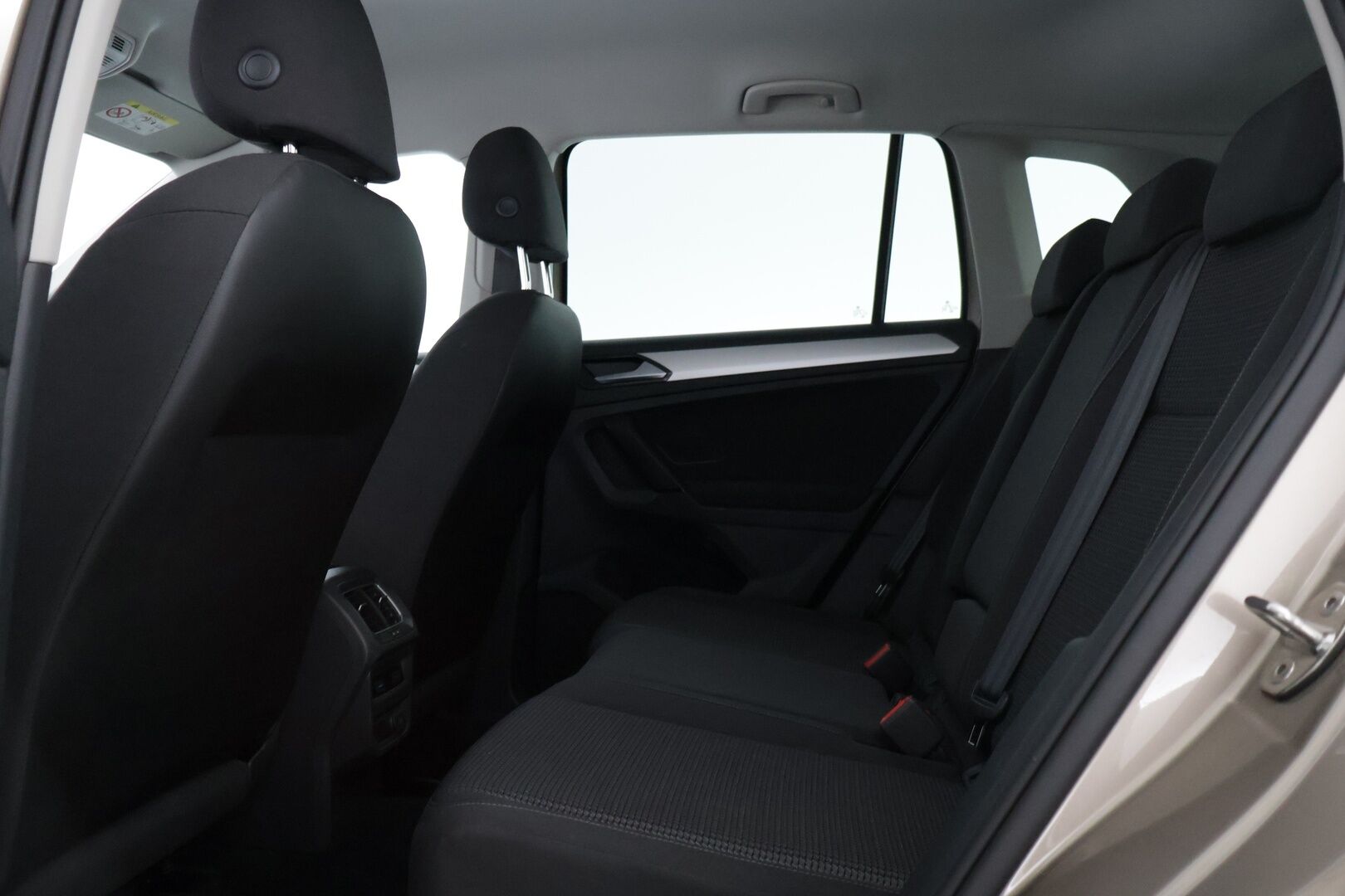 Volkswagen Tiguan 2017 Trendline 1,4 TSI 92 kW (125 hv)* Webasto / Tutkat eteen ja taakse / Apple&Android carplay / Kaistavahti * - *Jakohihna vaihdettu 8/23 / 2.om Suomi-auto / Merkkiliikkeen huoltohistoria / Juuri katsastettu *
