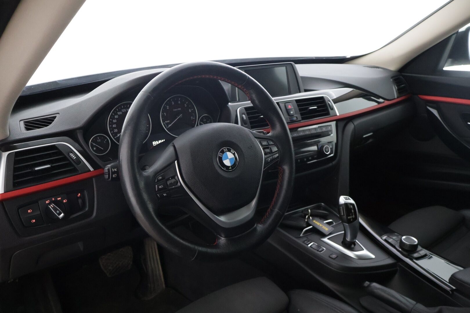BMW 320 Gran Turismo 2017 F34 Gran Turismo 320i A xDrive Business Sport LCI * Webasto / LED / Vakkari / Puolnahka Sport / Ratin Lämmitys * - LCI / Facelift, Webasto - Hyvin pidetty ja juuri huollettu, kahdet renkaat aluilla!
