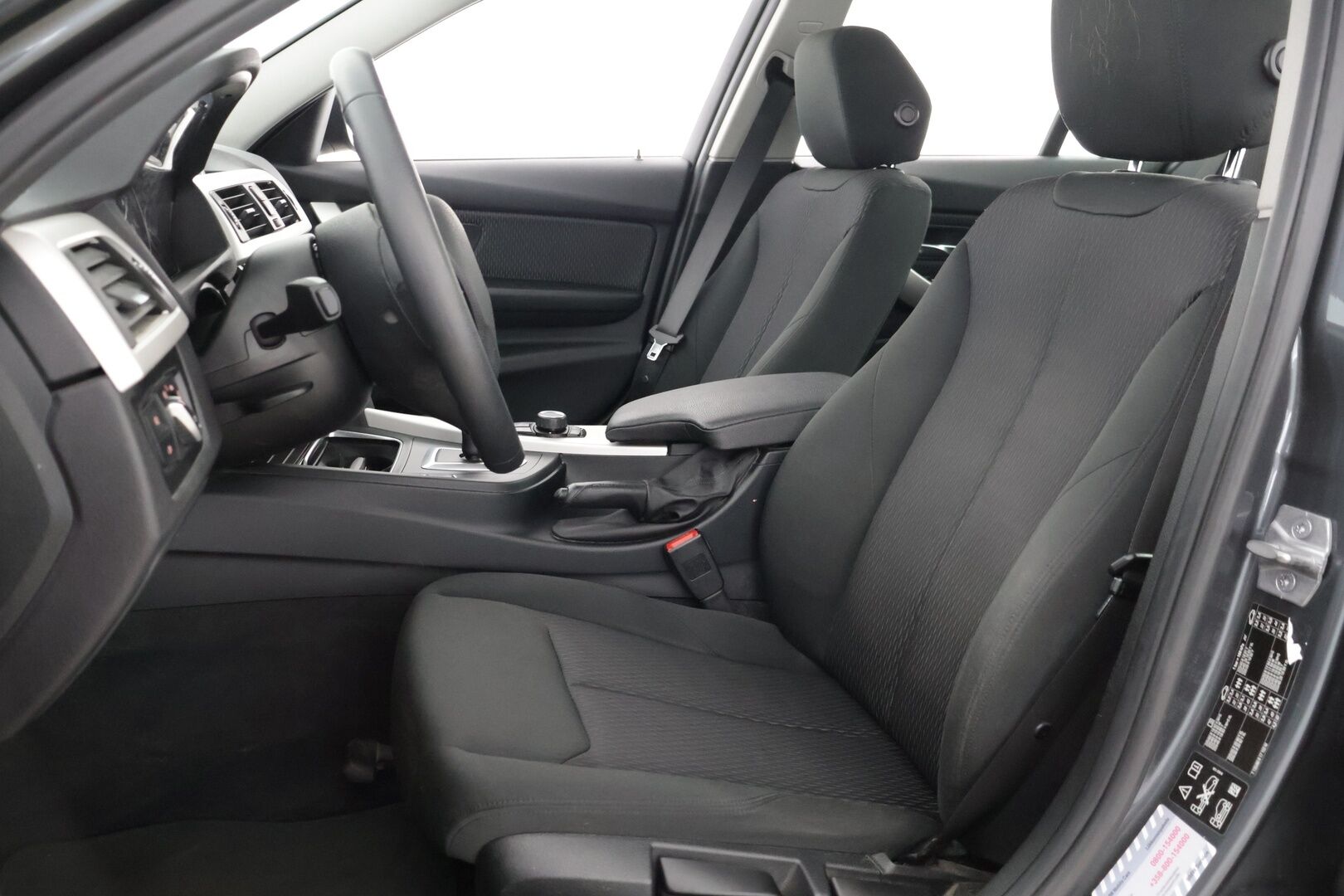 BMW 320 2016 F30 Sedan A xDrive Business * LED /  Lohkolämmitin / Parkkitutkat / Vakionopeudensäädin* - 1-omisteinen Suomi-auto / Facelift / Neliveto / Hyvä historia *