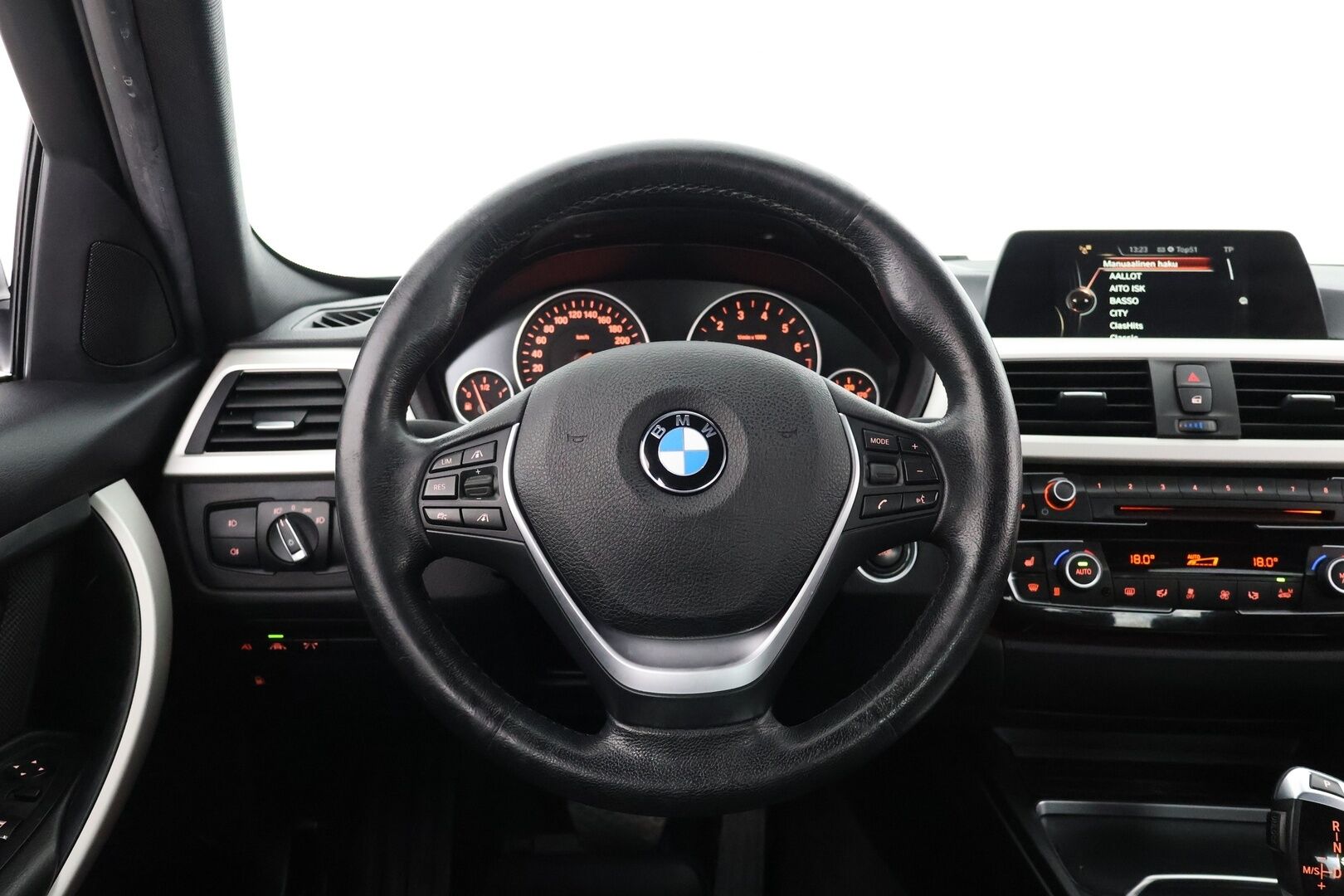 BMW 330 2017 F30 Sedan 330e A Business - Adapt. vakkari | BLIS | Driving Assistant | HiFi | HUD | Lämm. ratti