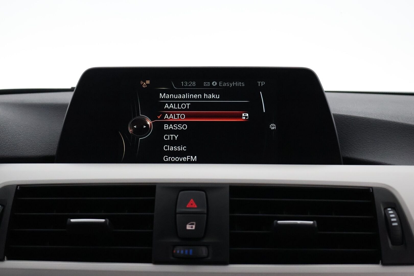 BMW 330 2017 F30 Sedan 330e A Business - Adapt. vakkari | BLIS | Driving Assistant | HiFi | HUD | Lämm. ratti