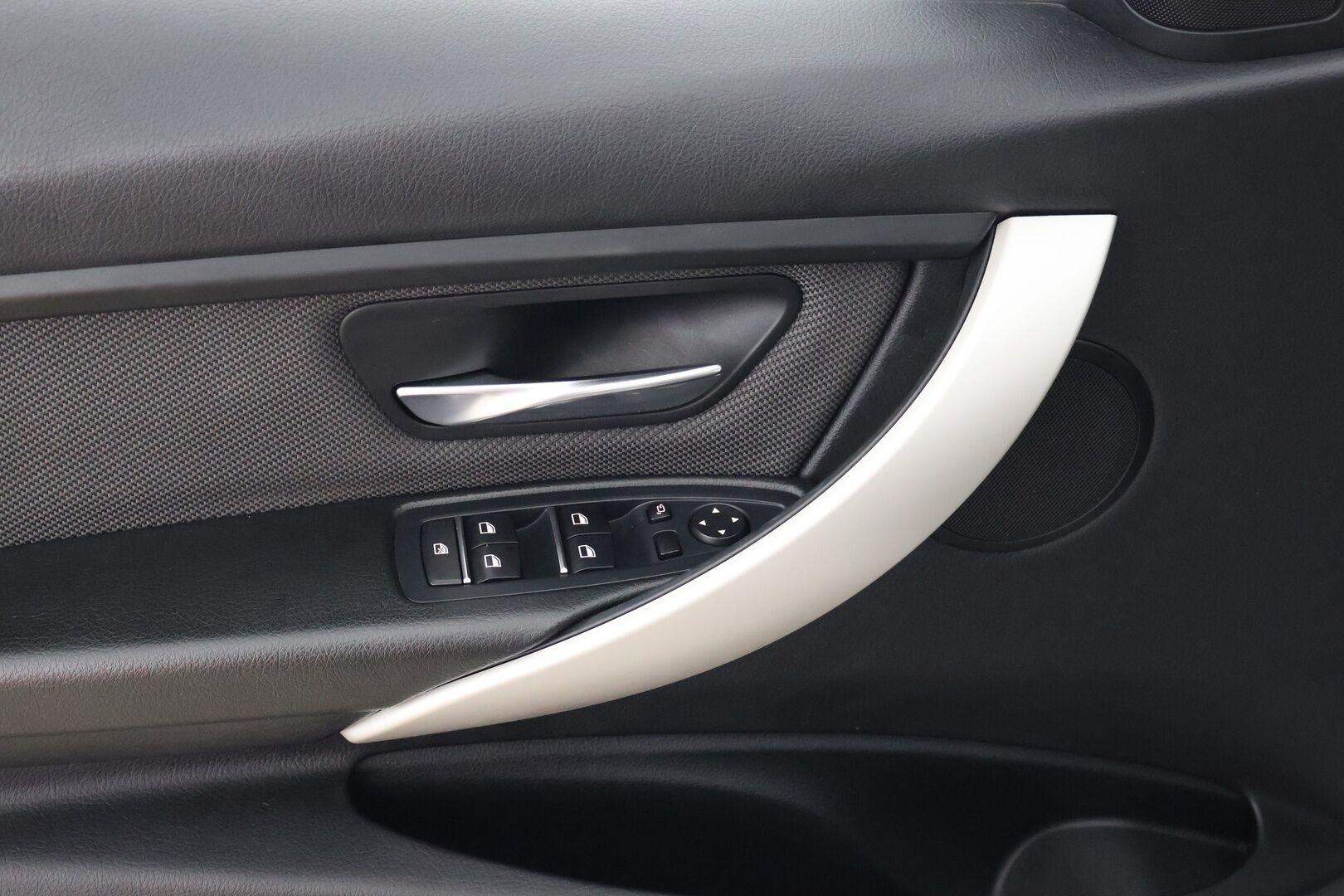BMW 330 2017 F30 Sedan 330e A Business - Adapt. vakkari | BLIS | Driving Assistant | HiFi | HUD | Lämm. ratti