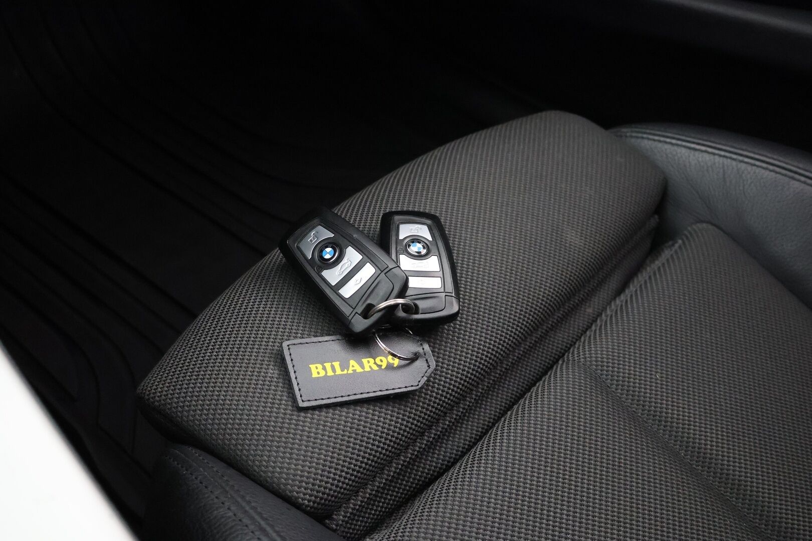 BMW 330 2017 F30 Sedan 330e A Business - Adapt. vakkari | BLIS | Driving Assistant | HiFi | HUD | Lämm. ratti