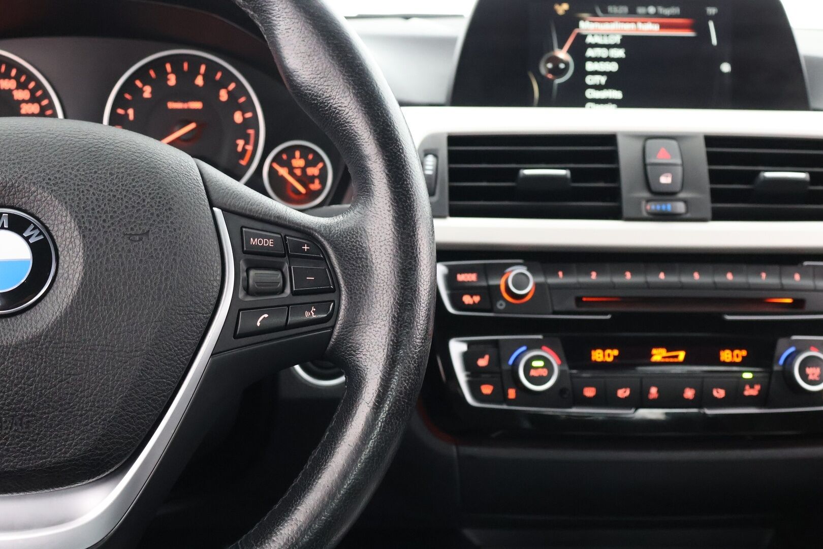 BMW 330 2017 F30 Sedan 330e A Business - Adapt. vakkari | BLIS | Driving Assistant | HiFi | HUD | Lämm. ratti