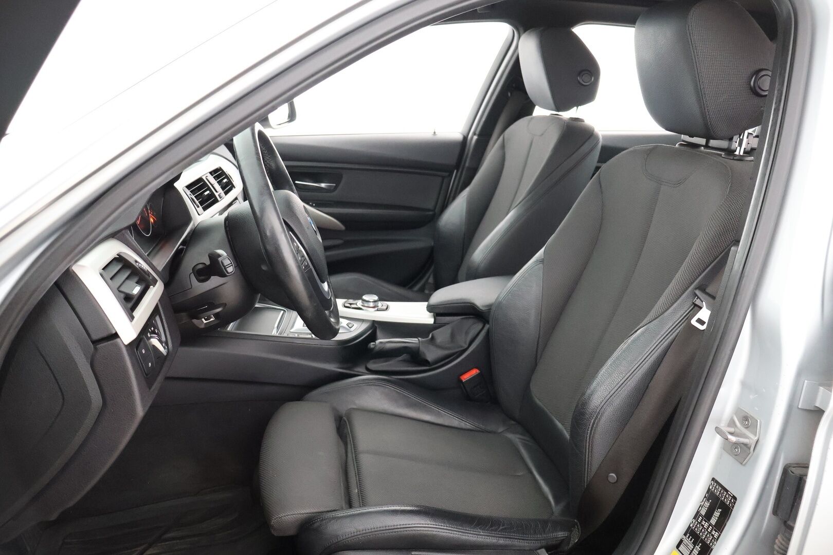 BMW 330 2017 F30 Sedan 330e A Business - Adapt. vakkari | BLIS | Driving Assistant | HiFi | HUD | Lämm. ratti