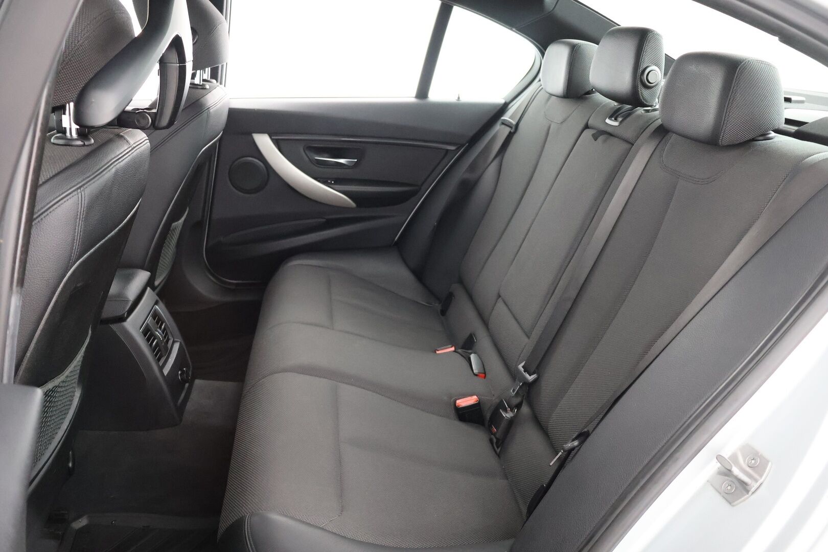 BMW 330 2017 F30 Sedan 330e A Business - Adapt. vakkari | BLIS | Driving Assistant | HiFi | HUD | Lämm. ratti