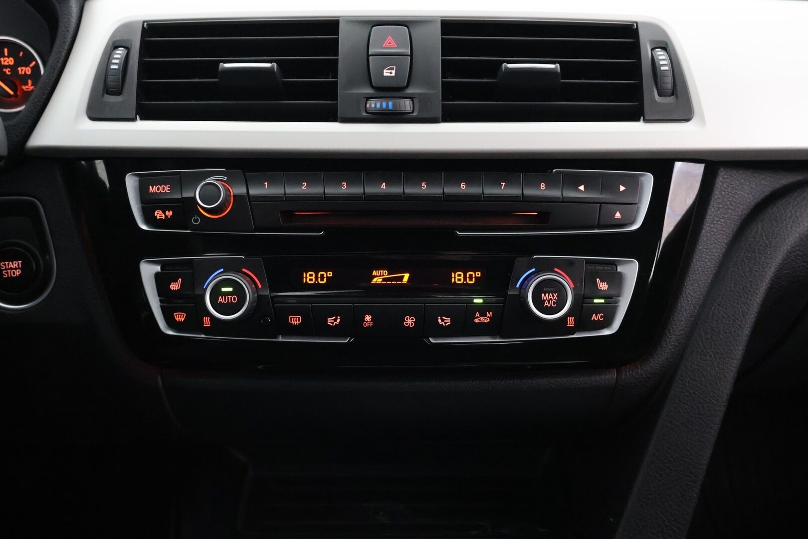 BMW 330 2017 F30 Sedan 330e A Business - Adapt. vakkari | BLIS | Driving Assistant | HiFi | HUD | Lämm. ratti