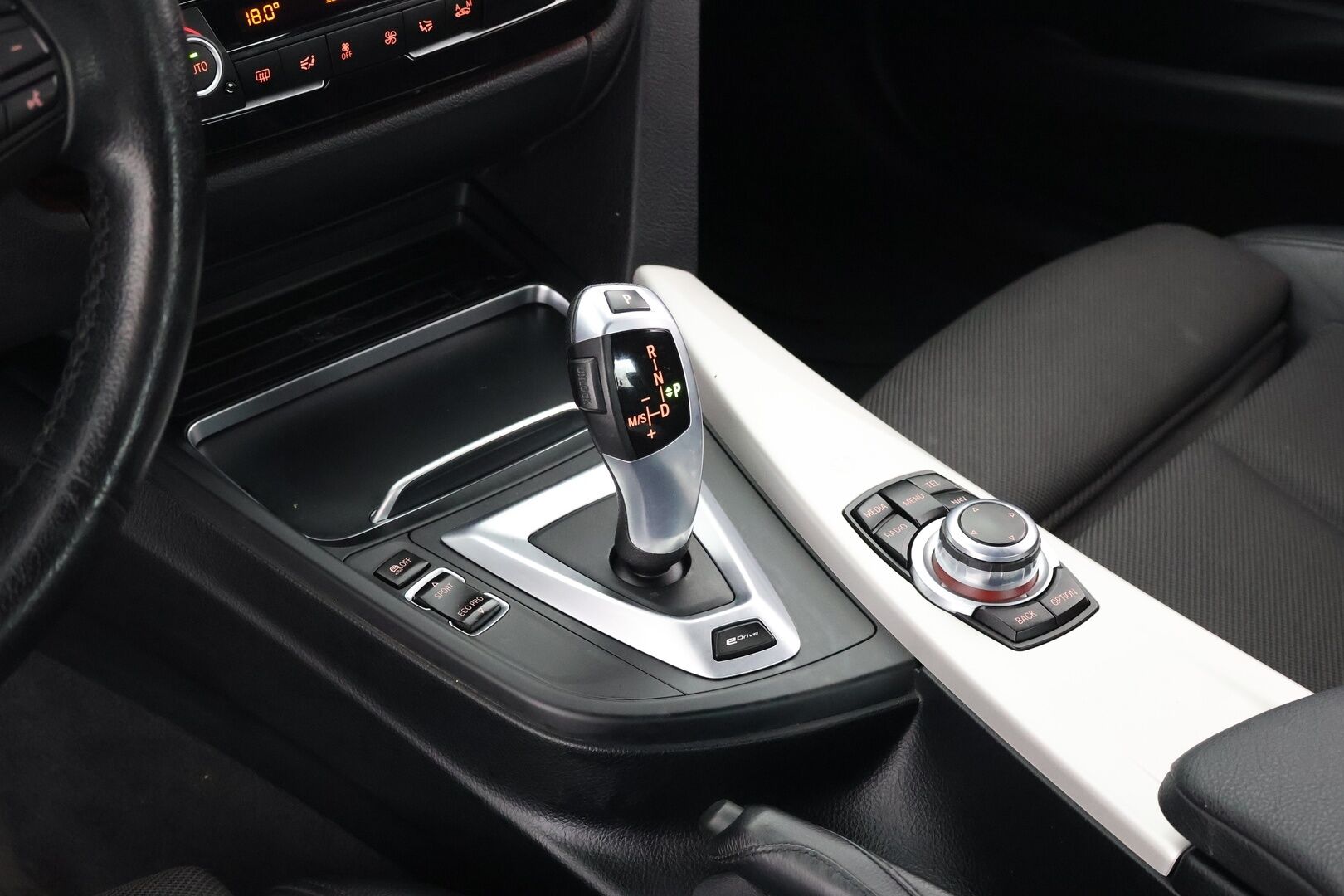 BMW 330 2017 F30 Sedan 330e A Business - Adapt. vakkari | BLIS | Driving Assistant | HiFi | HUD | Lämm. ratti