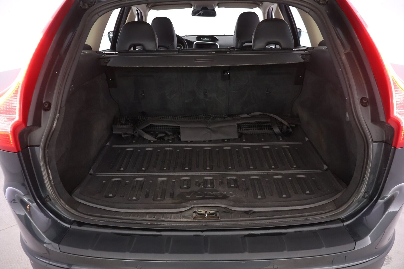 Volvo XC60 2008 2,4D AWD Summum - YritysOutlet - Myydään vain yrityksille - - Lohko | Sähkösäätöinen kuljettajan istuin muistilla | Koukku | KeyLessGo |  Vakkari | Kaistavahti | Blis | Nahkasisusta | P.tutkat | Penkinlämmittimet edessä ja takana | 