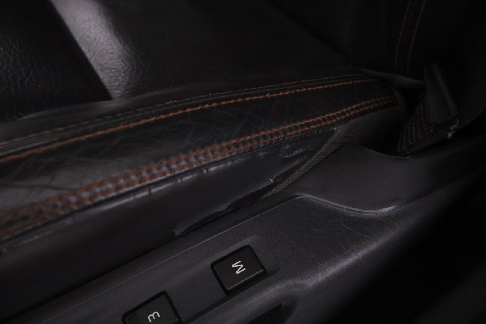 Volvo XC60 2008 2,4D AWD Summum - YritysOutlet - Myydään vain yrityksille - - Lohko | Sähkösäätöinen kuljettajan istuin muistilla | Koukku | KeyLessGo |  Vakkari | Kaistavahti | Blis | Nahkasisusta | P.tutkat | Penkinlämmittimet edessä ja takana | 