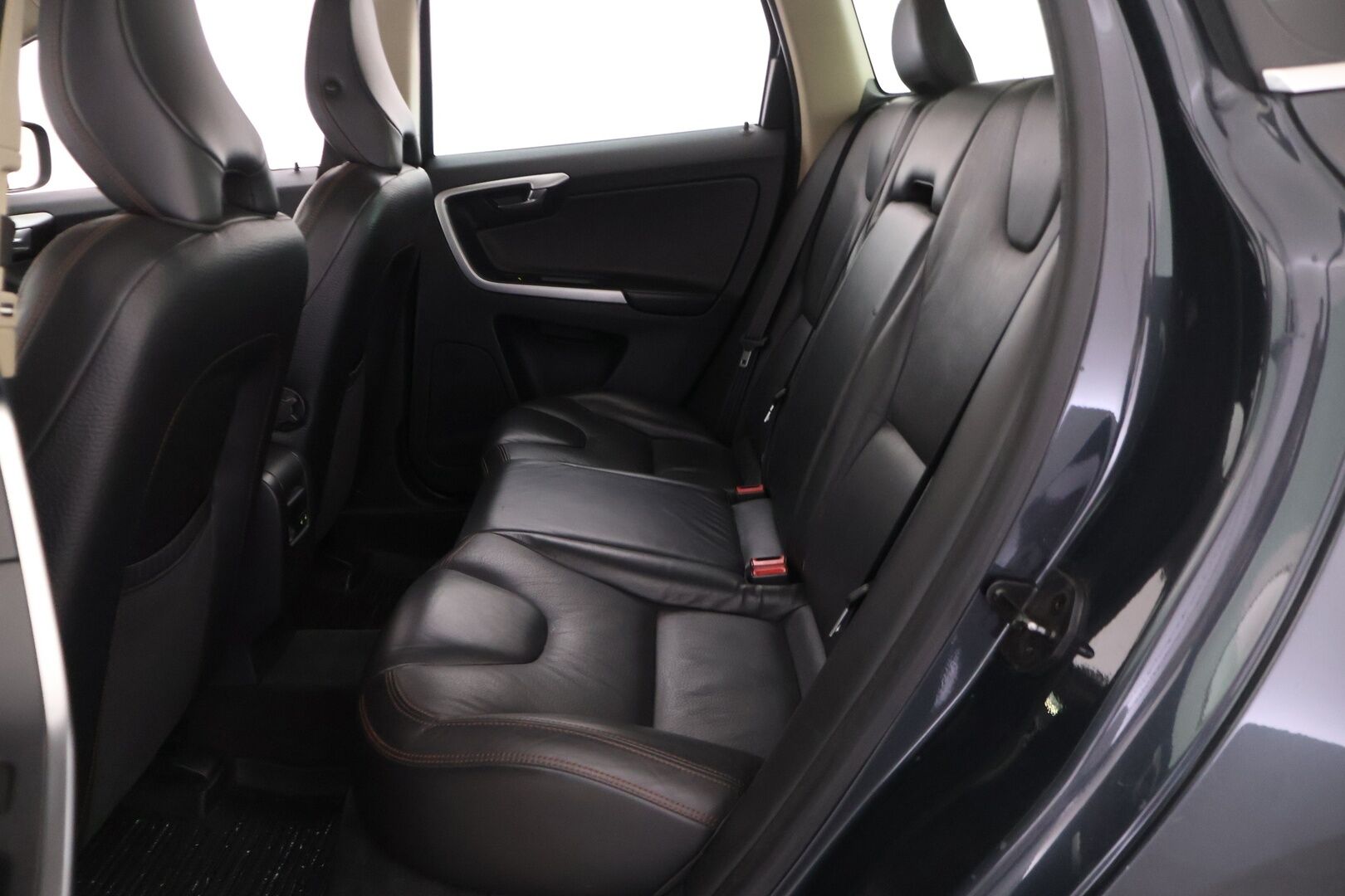 Volvo XC60 2008 2,4D AWD Summum - YritysOutlet - Myydään vain yrityksille - - Lohko | Sähkösäätöinen kuljettajan istuin muistilla | Koukku | KeyLessGo |  Vakkari | Kaistavahti | Blis | Nahkasisusta | P.tutkat | Penkinlämmittimet edessä ja takana | 