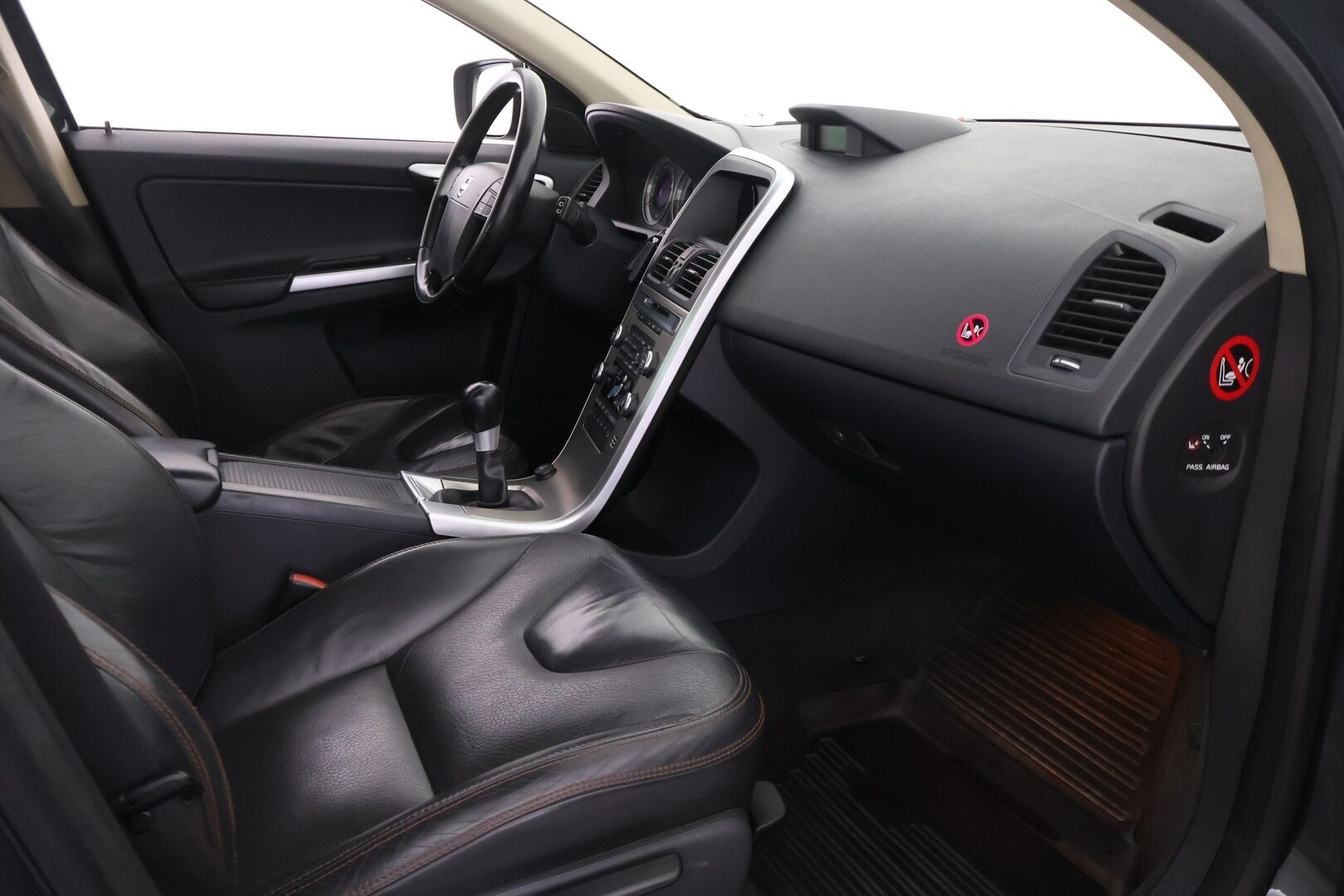 Volvo XC60 2008 2,4D AWD Summum - YritysOutlet - Myydään vain yrityksille - - Lohko | Sähkösäätöinen kuljettajan istuin muistilla | Koukku | KeyLessGo |  Vakkari | Kaistavahti | Blis | Nahkasisusta | P.tutkat | Penkinlämmittimet edessä ja takana | 