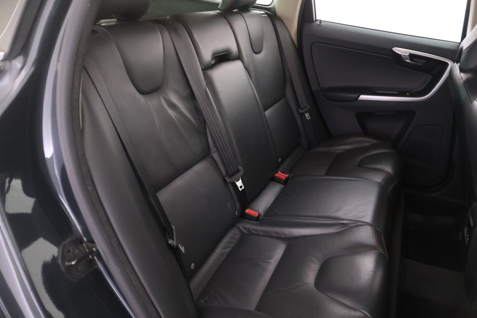 Volvo XC60 2008 2,4D AWD Summum - YritysOutlet - Myydään vain yrityksille - - Lohko | Sähkösäätöinen kuljettajan istuin muistilla | Koukku | KeyLessGo |  Vakkari | Kaistavahti | Blis | Nahkasisusta | P.tutkat | Penkinlämmittimet edessä ja takana | 