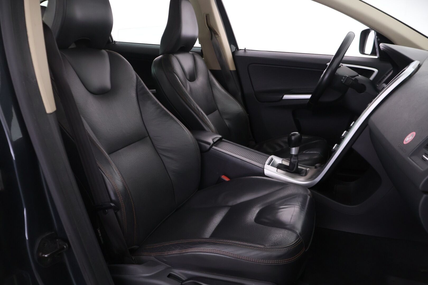 Volvo XC60 2008 2,4D AWD Summum - YritysOutlet - Myydään vain yrityksille - - Lohko | Sähkösäätöinen kuljettajan istuin muistilla | Koukku | KeyLessGo |  Vakkari | Kaistavahti | Blis | Nahkasisusta | P.tutkat | Penkinlämmittimet edessä ja takana | 
