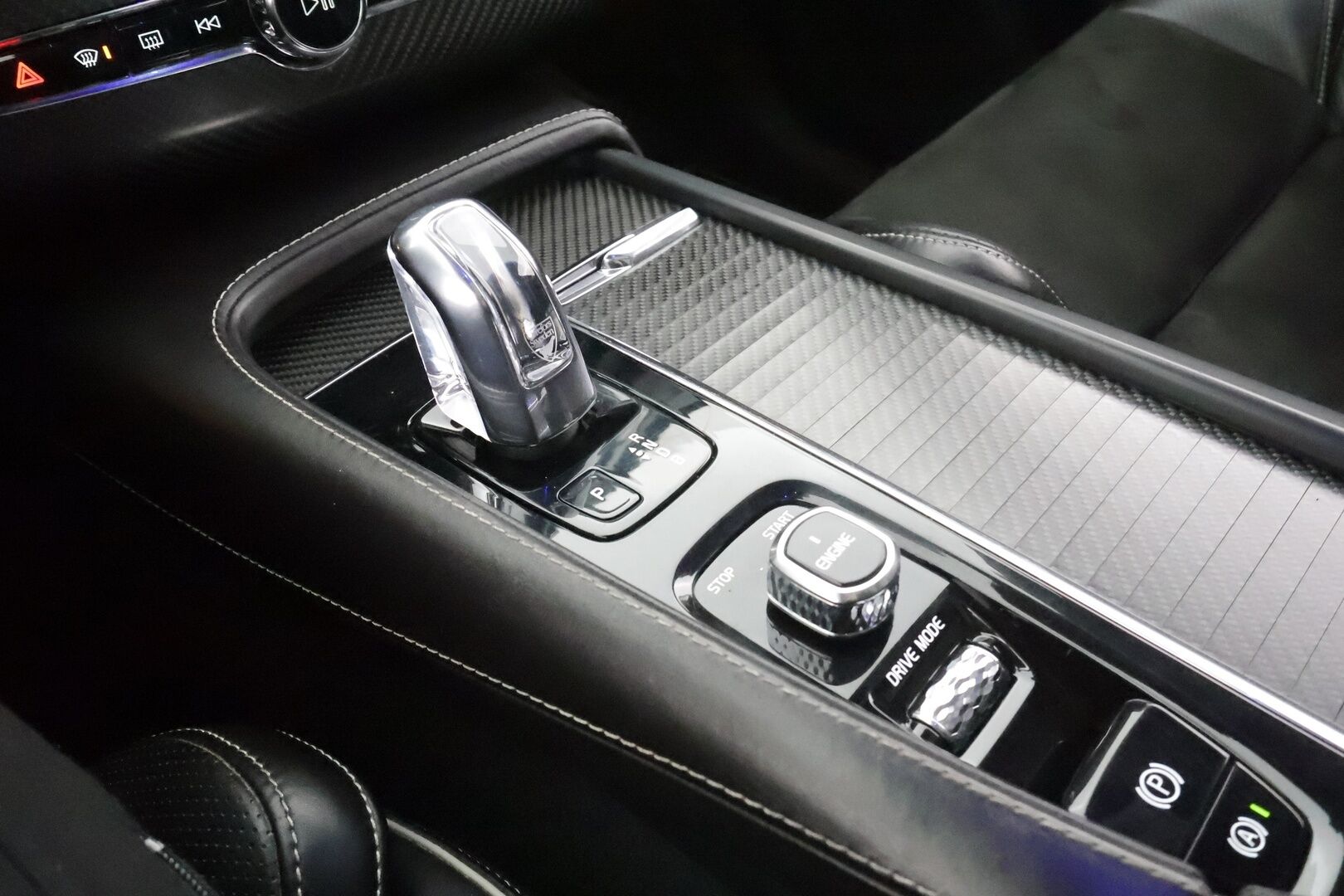 Volvo XC90 2017 T8 Twin Engine AWD R-Design aut 7-P * Webasto / Koukku / ACC / Full-LED / 360 / Sportpenkit Muistilla / Navi * - Panorama / Akku kuntotarkastettu SoH 93,2% / Kahdet renkaat aluvanteilla / 2x Latauskaapelit / Suomi-auto