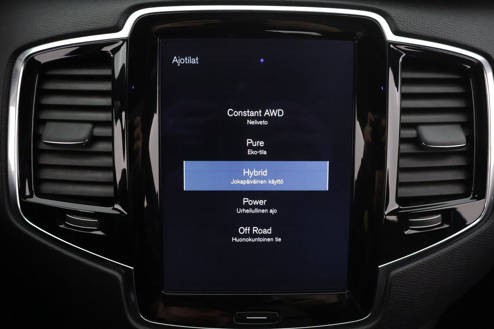 Volvo XC90 2017 T8 Twin Engine AWD R-Design aut 7-P * Webasto / Koukku / ACC / Full-LED / 360 / Sportpenkit Muistilla / Navi * - Panorama / Akku kuntotarkastettu SoH 93,2% / Kahdet renkaat aluvanteilla / 2x Latauskaapelit / Suomi-auto