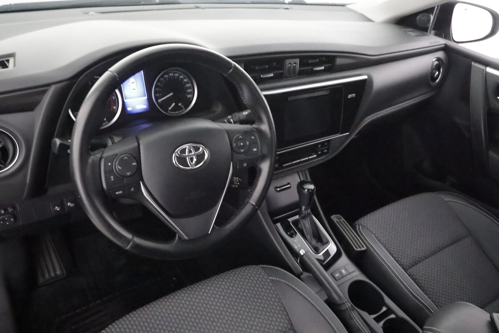 Toyota Corolla 2017 1,6 Valvematic Premium Multidrive S 4ov - | Puolinahat | LED | P.kamera ja tutkat | Navi | Bluetooth | Keyless | Kaistavahti | RSA | PCS | Lohko + sisälämmitin | Vakkari | 2x renkaat aluin | Huoltokirja | 
