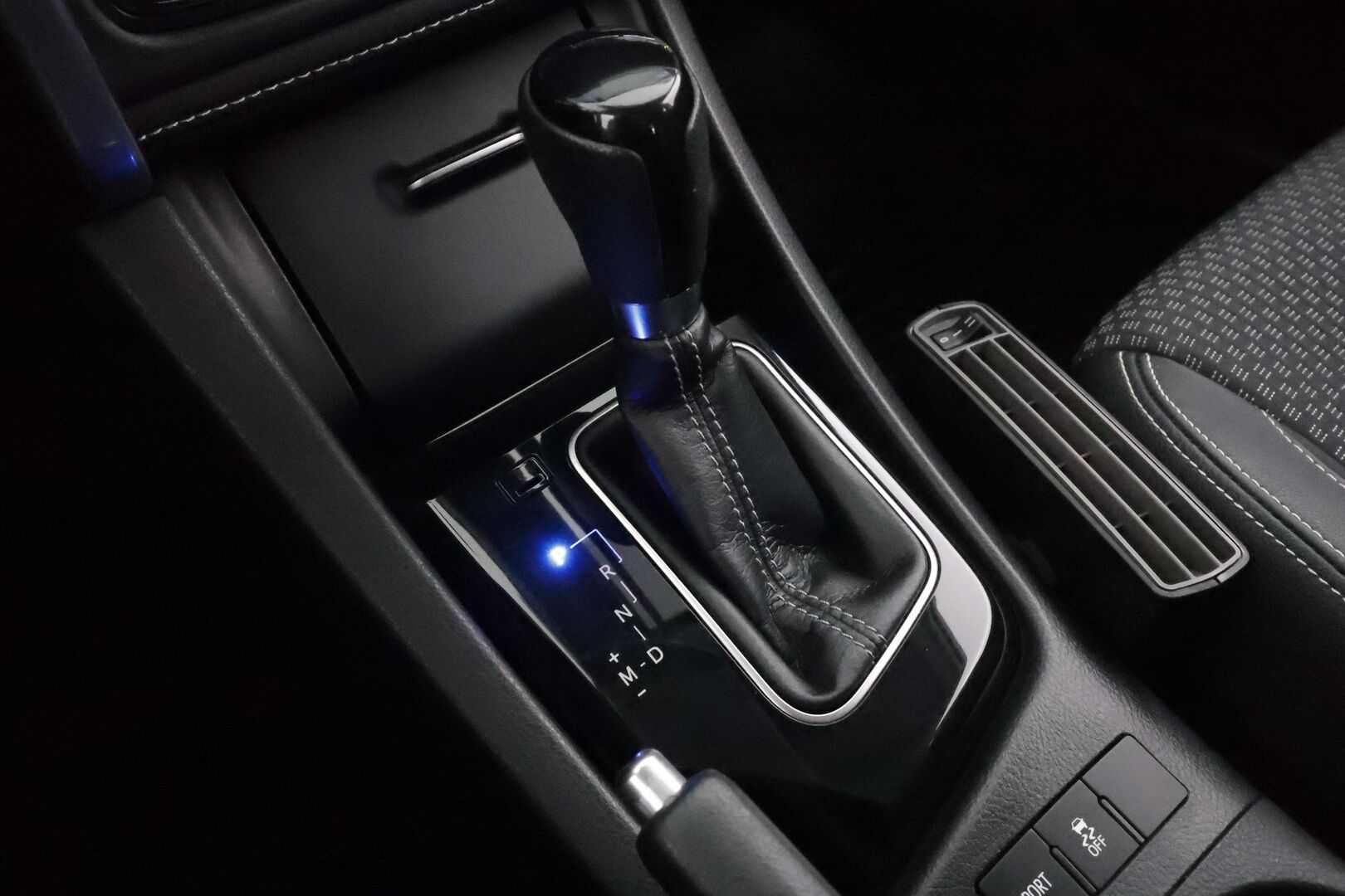 Toyota Corolla 2017 1,6 Valvematic Premium Multidrive S 4ov - | Puolinahat | LED | P.kamera ja tutkat | Navi | Bluetooth | Keyless | Kaistavahti | RSA | PCS | Lohko + sisälämmitin | Vakkari | 2x renkaat aluin | Huoltokirja | 