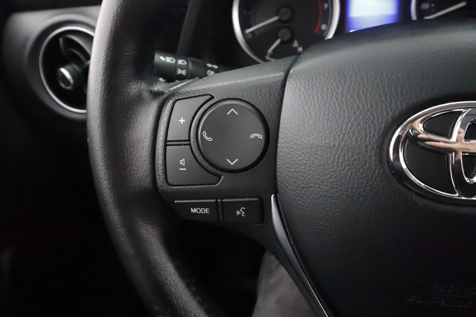 Toyota Corolla 2017 1,6 Valvematic Premium Multidrive S 4ov - | Puolinahat | LED | P.kamera ja tutkat | Navi | Bluetooth | Keyless | Kaistavahti | RSA | PCS | Lohko + sisälämmitin | Vakkari | 2x renkaat aluin | Huoltokirja | 