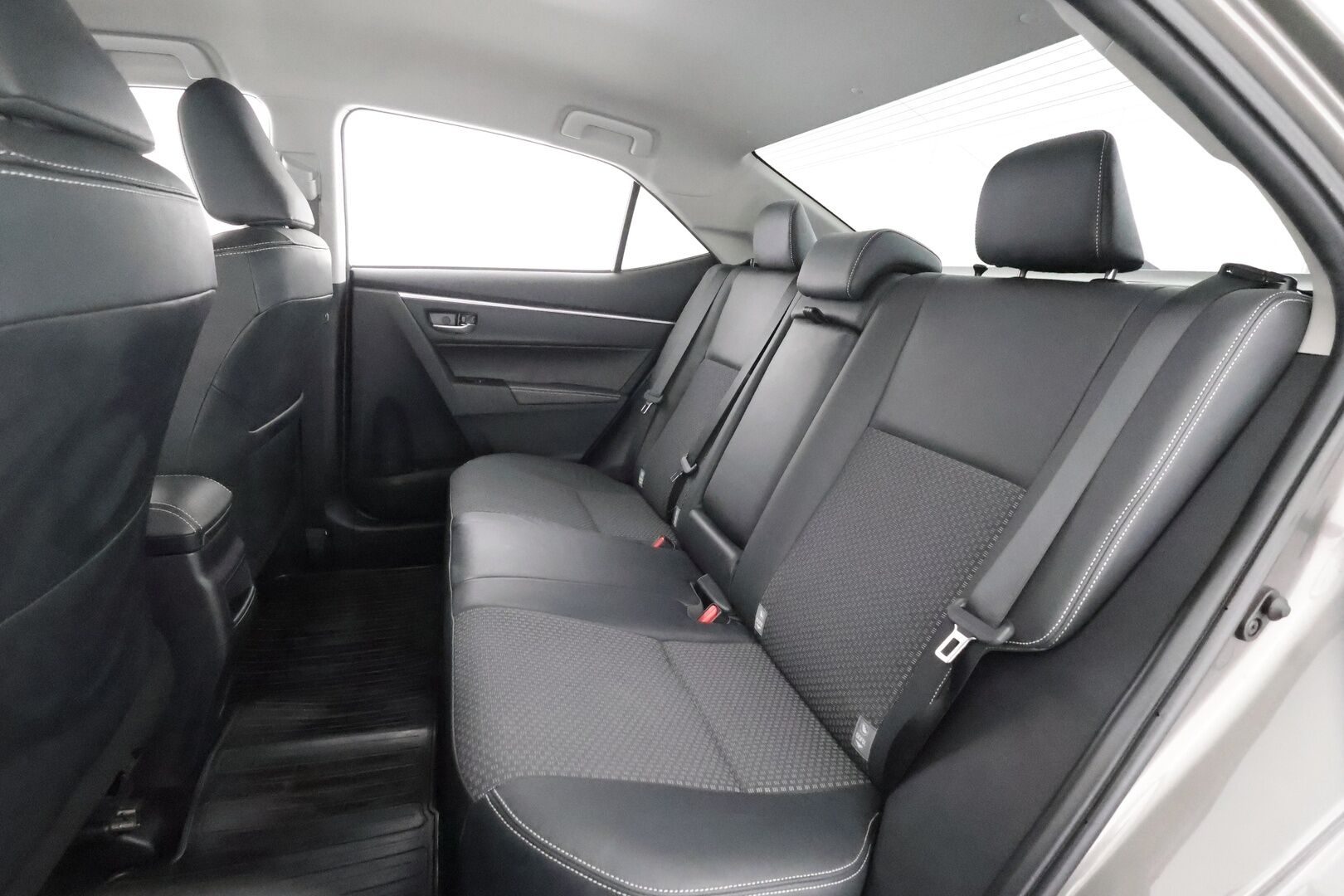 Toyota Corolla 2017 1,6 Valvematic Premium Multidrive S 4ov - | Puolinahat | LED | P.kamera ja tutkat | Navi | Bluetooth | Keyless | Kaistavahti | RSA | PCS | Lohko + sisälämmitin | Vakkari | 2x renkaat aluin | Huoltokirja | 