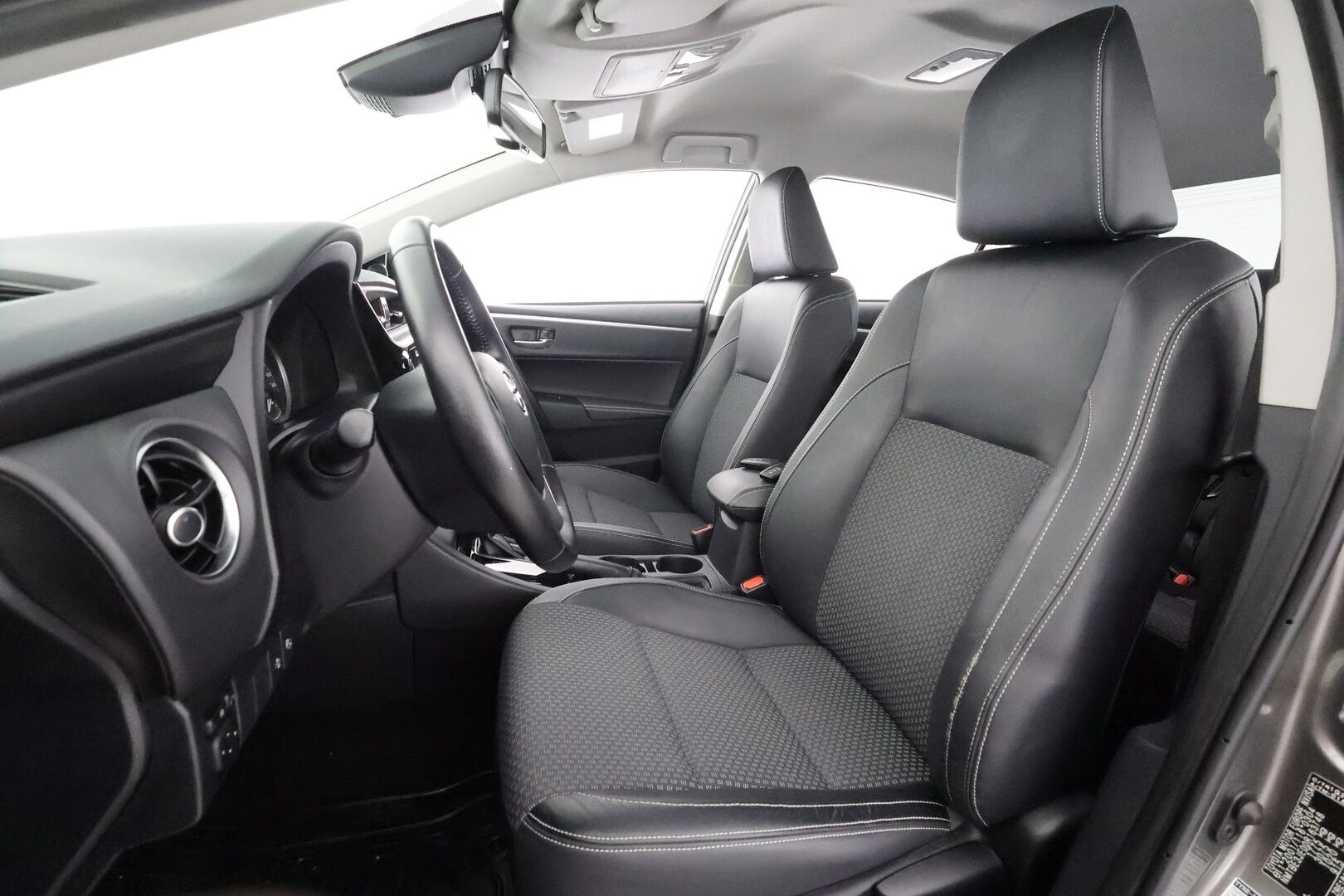 Toyota Corolla 2017 1,6 Valvematic Premium Multidrive S 4ov - | Puolinahat | LED | P.kamera ja tutkat | Navi | Bluetooth | Keyless | Kaistavahti | RSA | PCS | Lohko + sisälämmitin | Vakkari | 2x renkaat aluin | Huoltokirja | 
