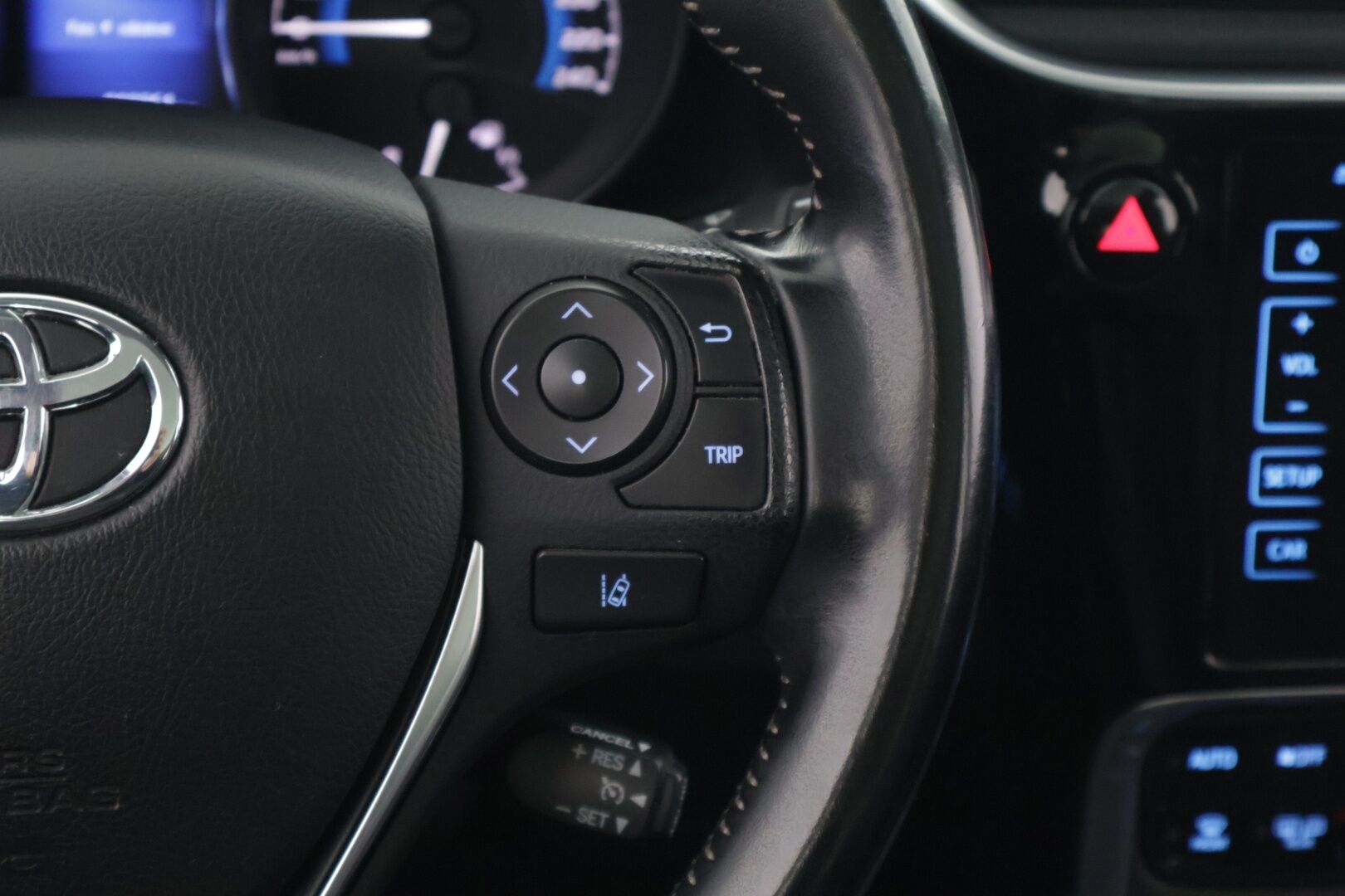 Toyota Auris 2016 Touring Sports 1,8 Hybrid Premium - *LED/Lasikatto/Tutkat/P.kamera/Keyless/Nahat*