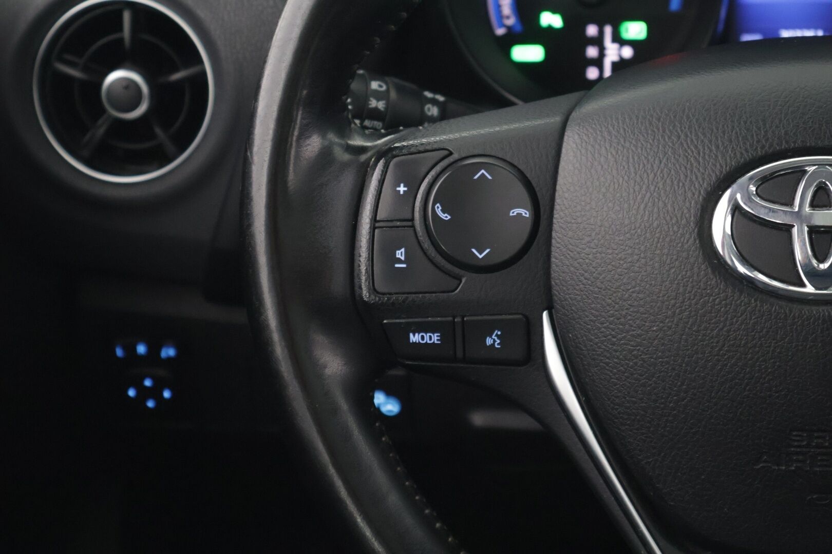 Toyota Auris 2016 Touring Sports 1,8 Hybrid Premium - *LED/Lasikatto/Tutkat/P.kamera/Keyless/Nahat*