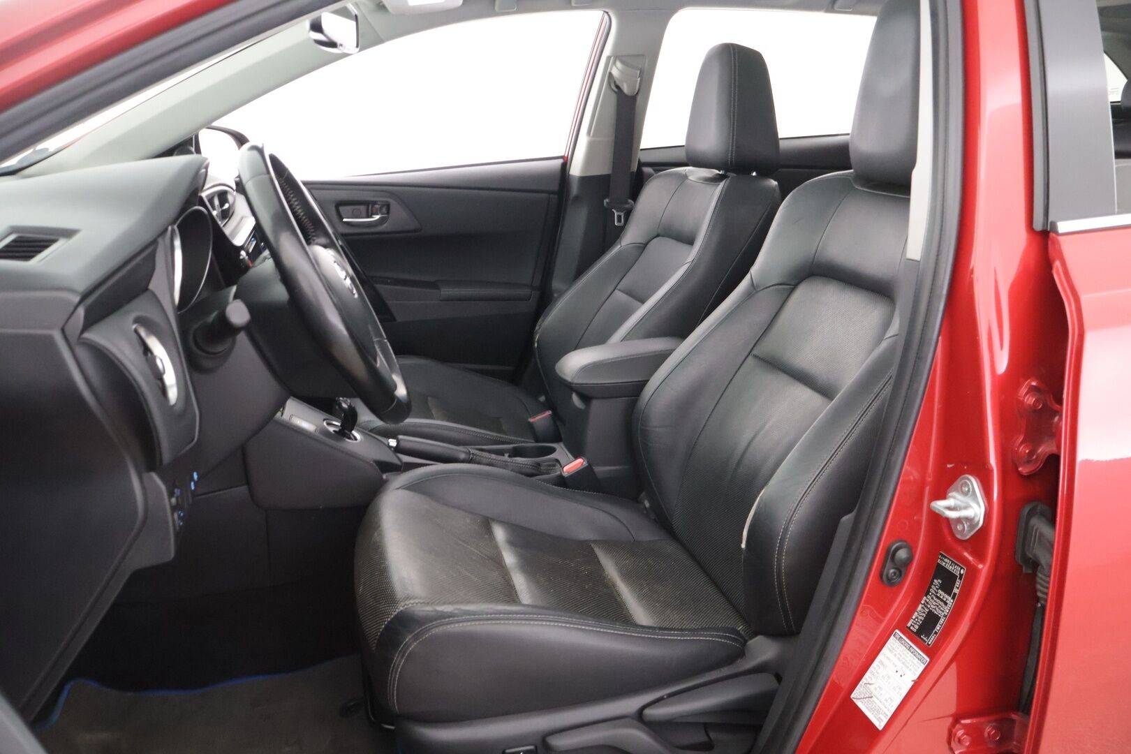 Toyota Auris 2016 Touring Sports 1,8 Hybrid Premium - *LED/Lasikatto/Tutkat/P.kamera/Keyless/Nahat*